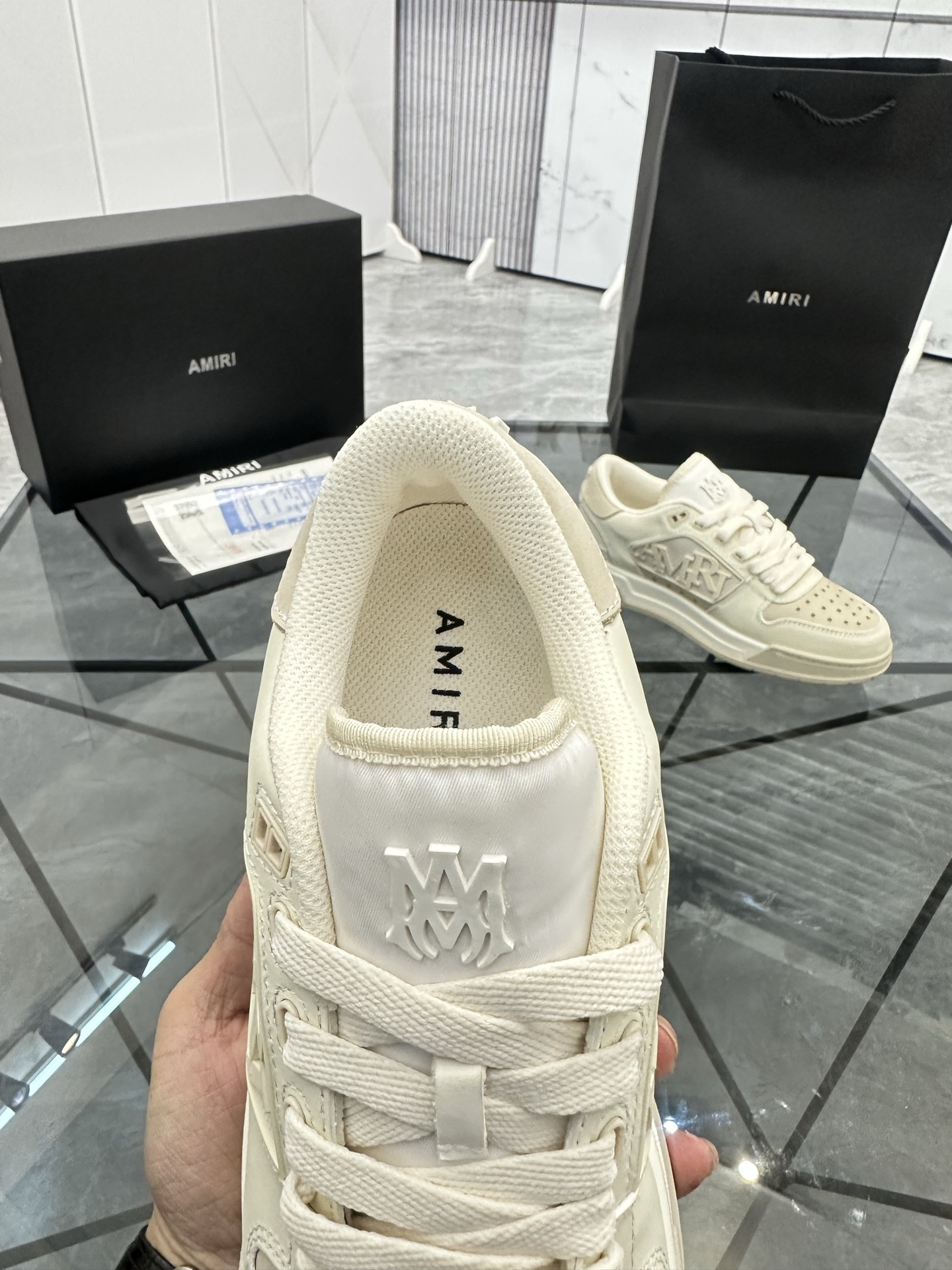 Precio de venta: P300 Guangzhou Top Quality [Marca: AMIRI* "Emil*] Low Top Casual Shoes Talla: 39-44