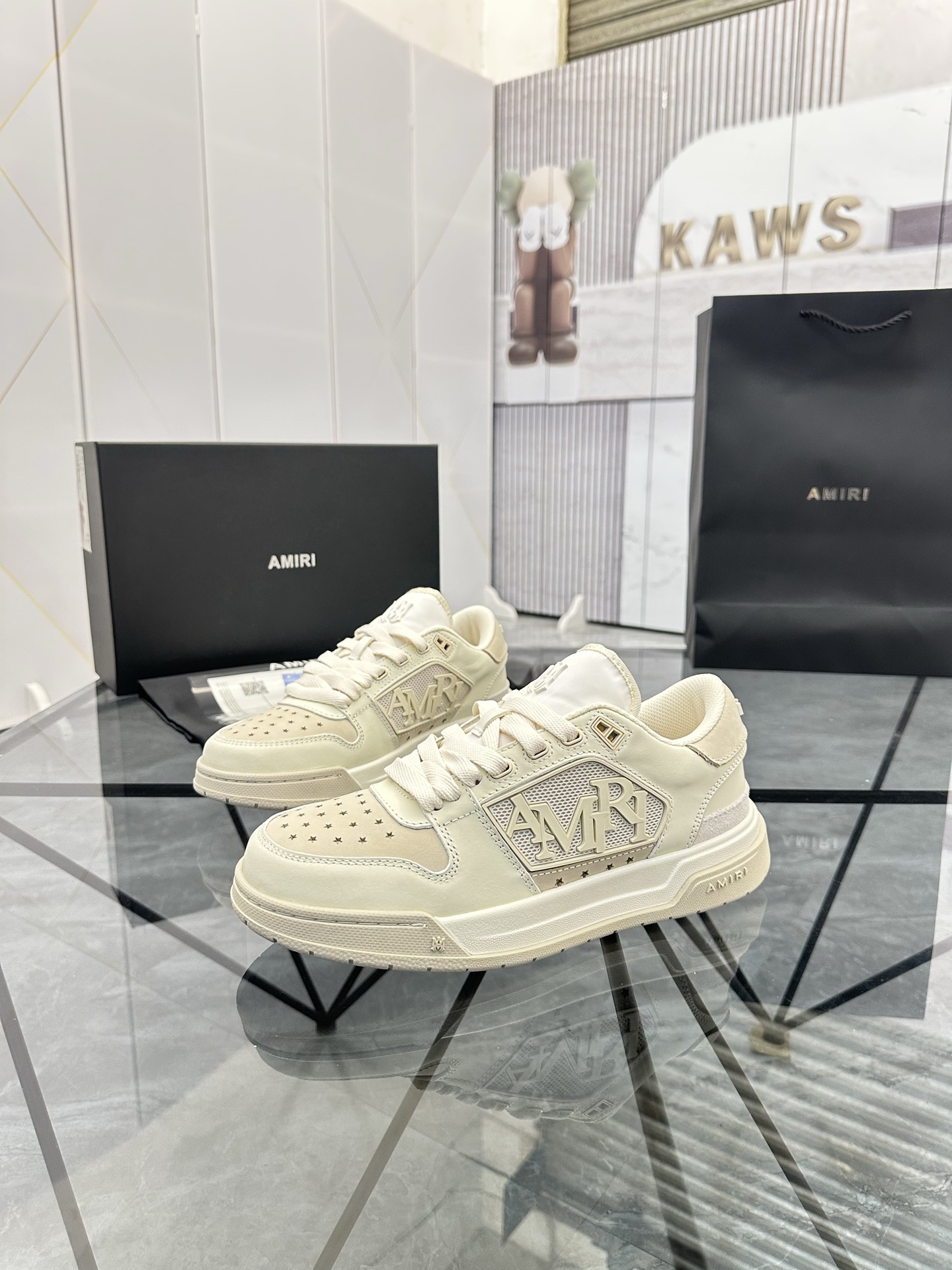 Precio de venta: P300 Guangzhou Top Quality [Marca: AMIRI* "Emil*] Low Top Casual Shoes Talla: 39-44