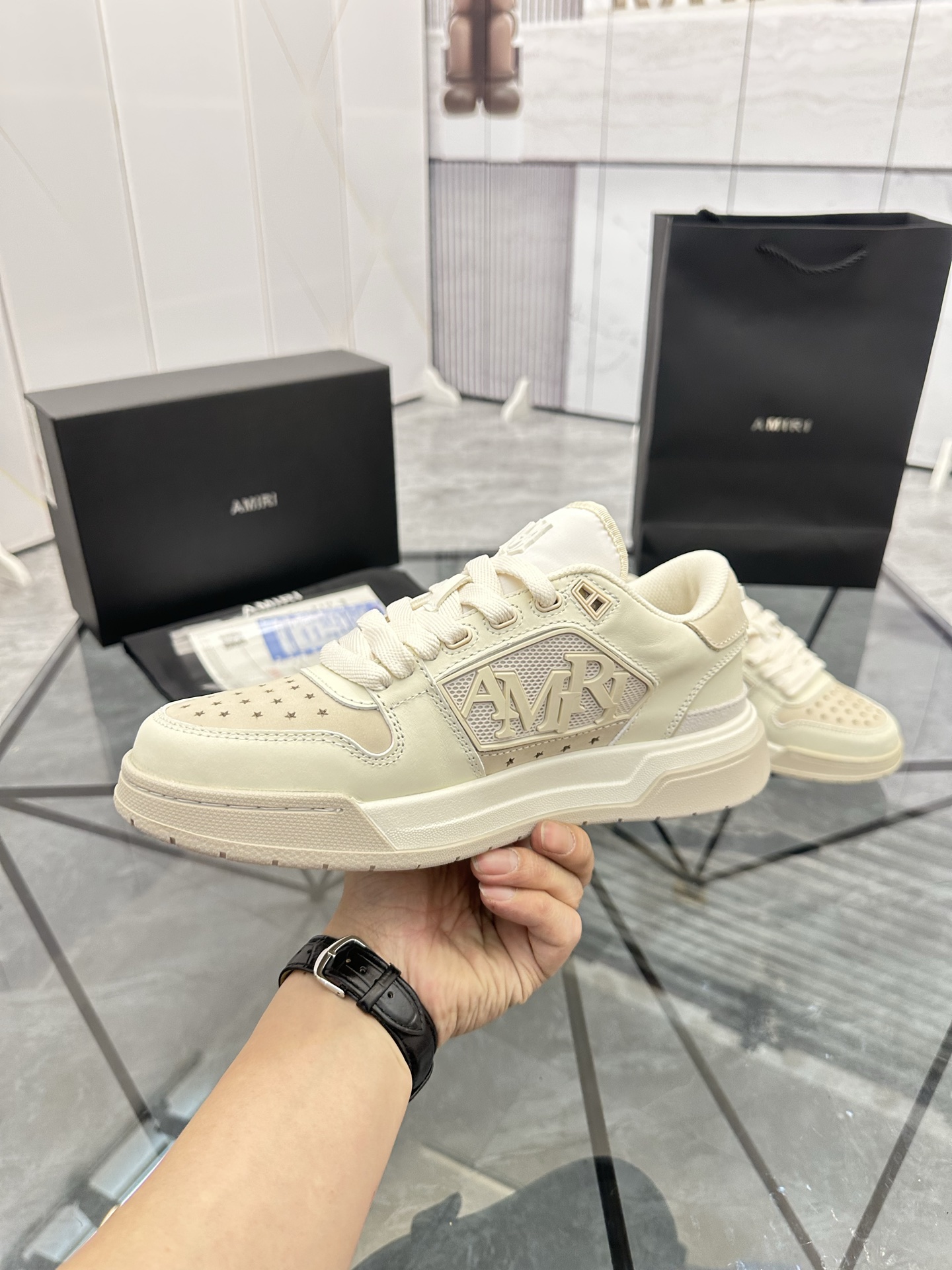 Precio de venta: P300 Guangzhou Top Quality [Marca: AMIRI* "Emil*] Low Top Casual Shoes Talla: 39-44