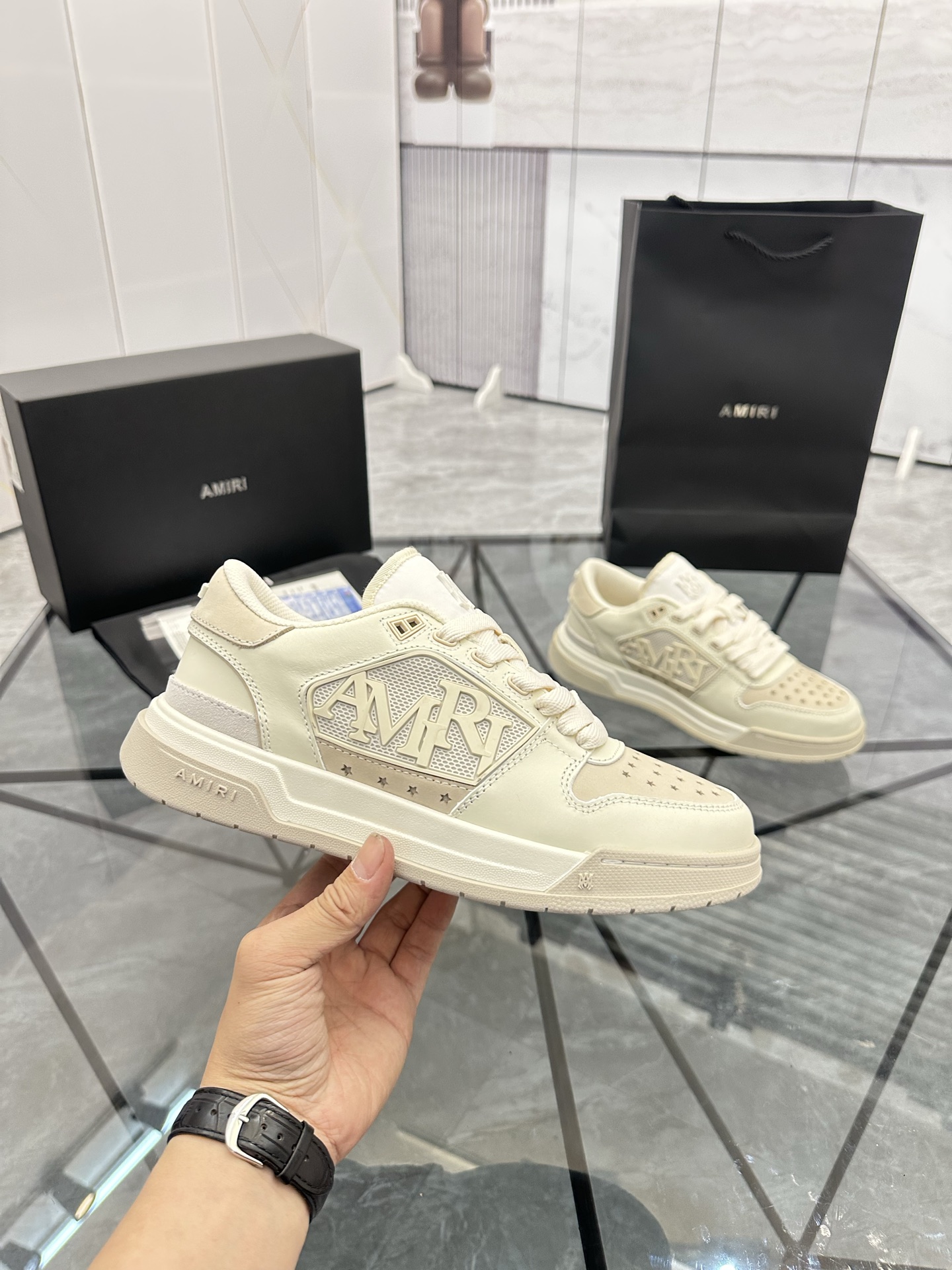 Precio de venta: P300 Guangzhou Top Quality [Marca: AMIRI* "Emil*] Low Top Casual Shoes Talla: 39-44