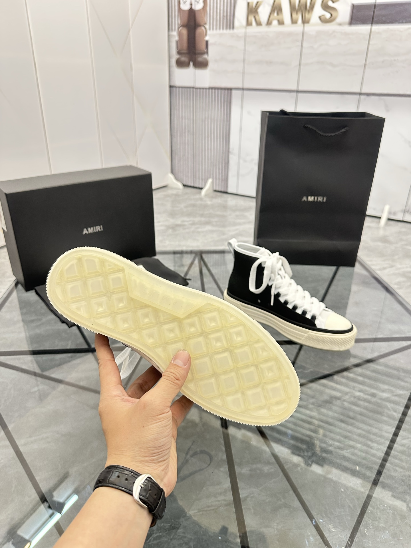 Precio de venta: P250 Guangzhou Top Quality [Marca: AMIRI* "Emil*] High-top Casual Shoes Talla: 39-4