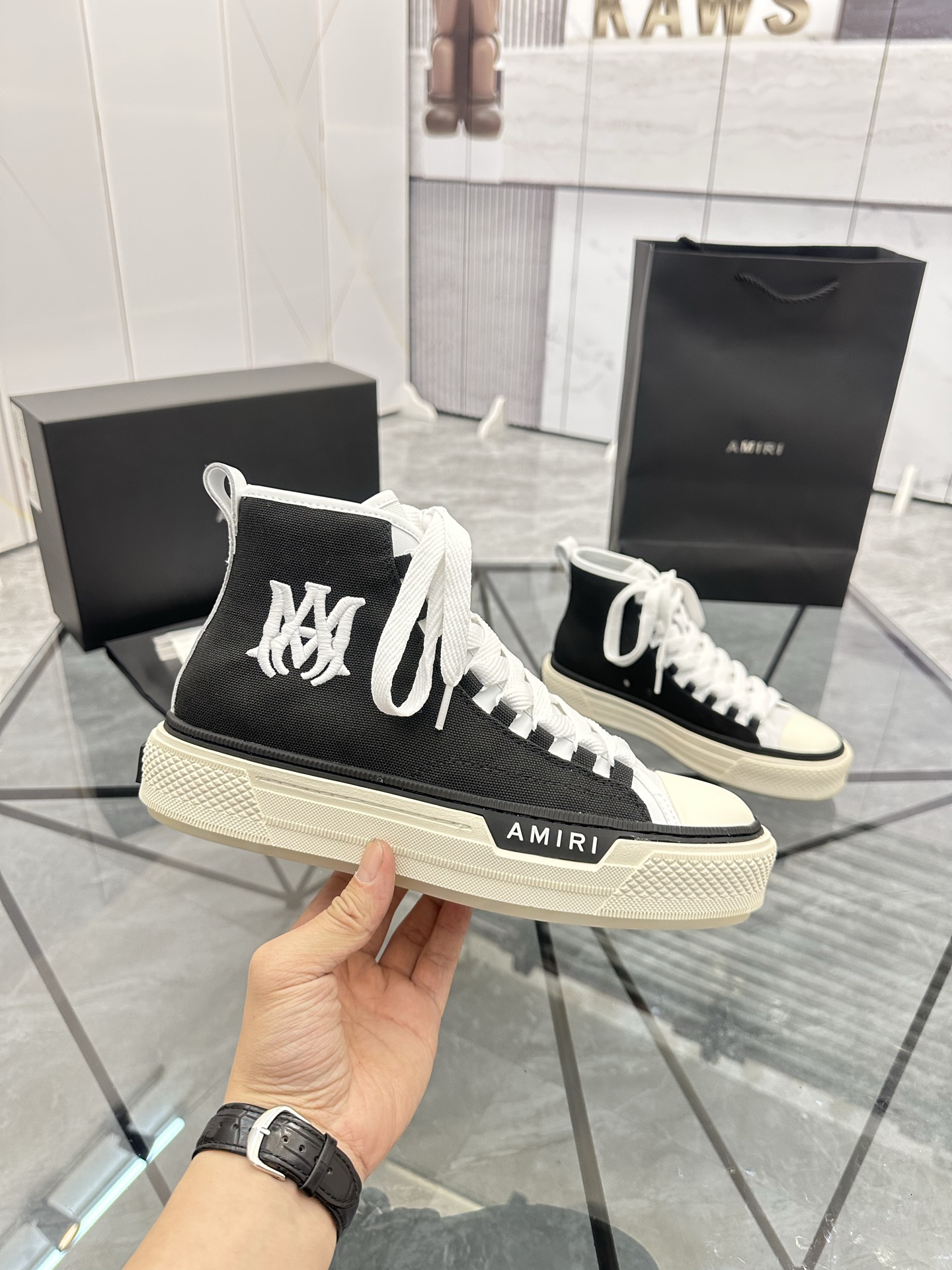Precio de venta: P250 Guangzhou Top Quality [Marca: AMIRI* "Emil*] High-top Casual Shoes Talla: 39-4