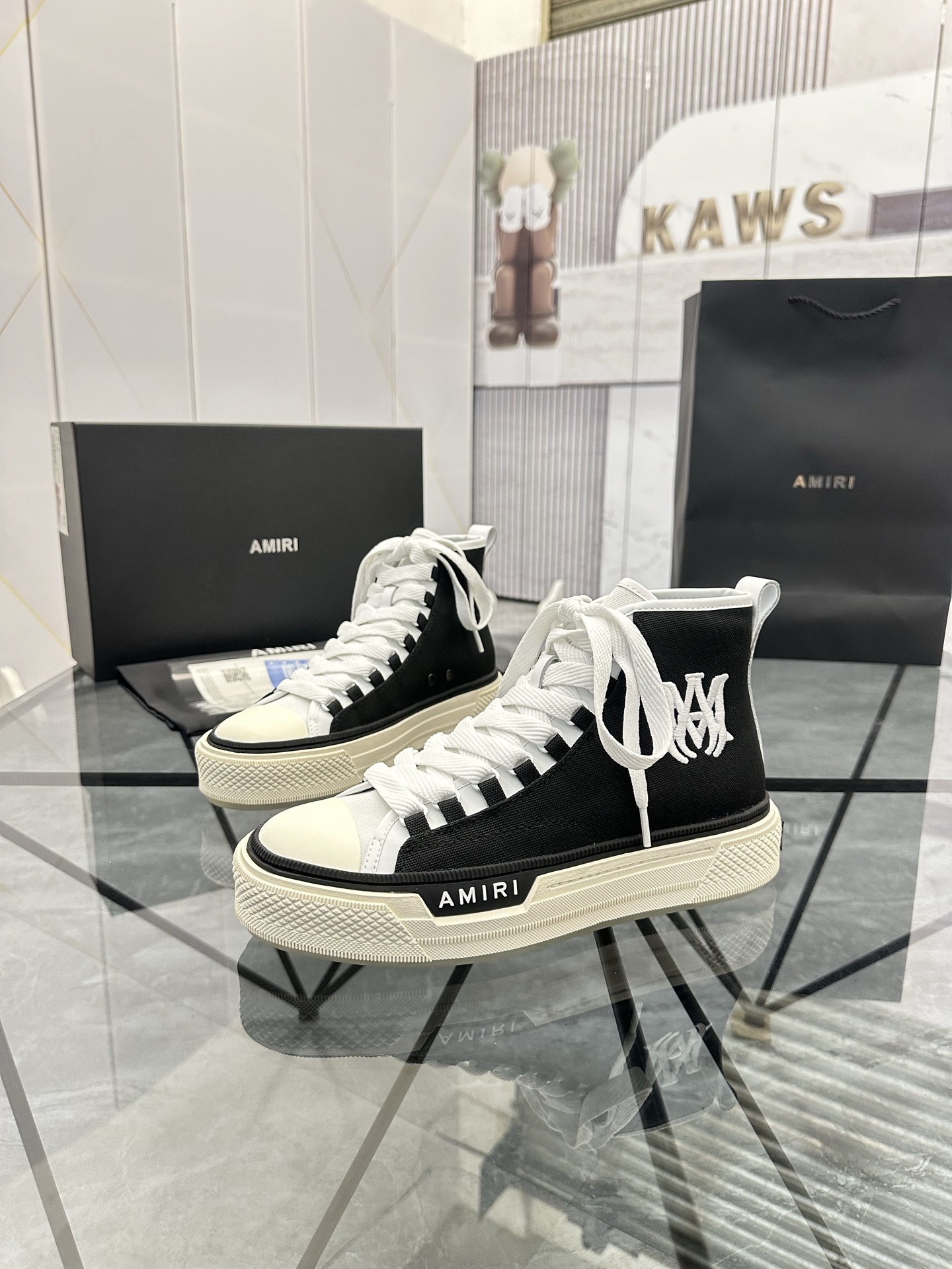 Precio de venta: P250 Guangzhou Top Quality [Marca: AMIRI* "Emil*] High-top Casual Shoes Talla: 39-4