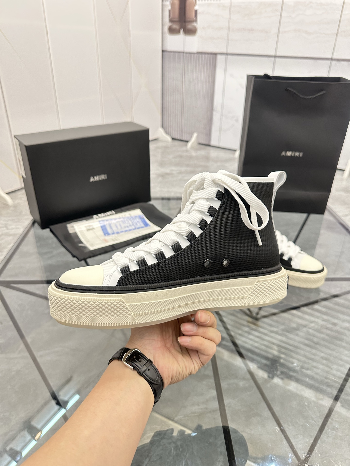Precio de venta: P250 Guangzhou Top Quality [Marca: AMIRI* "Emil*] High-top Casual Shoes Talla: 39-4