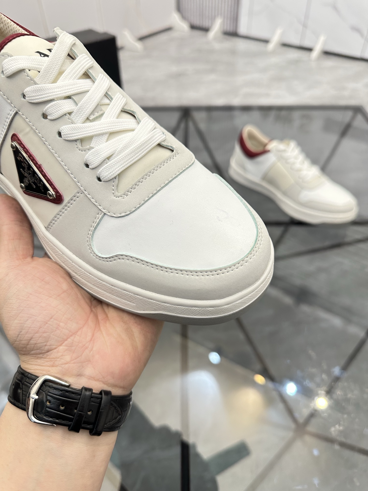Precio: P180 Marca: Prada *"Prada*" lowtop casual shoes Talla: 38-44 (se puede personalizar hasta 45