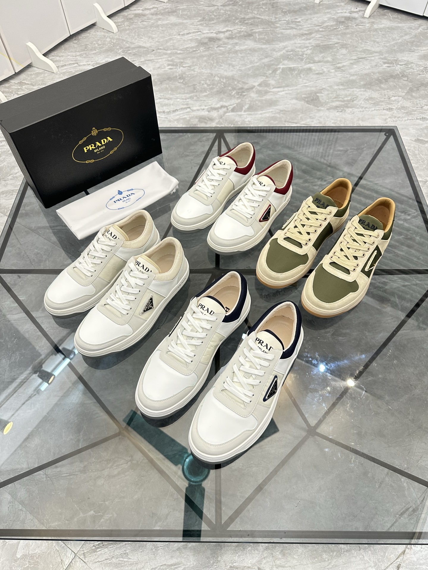 Precio: P180 Marca: Prada *"Prada*" lowtop casual shoes Talla: 38-44 (se puede personalizar hasta 45
