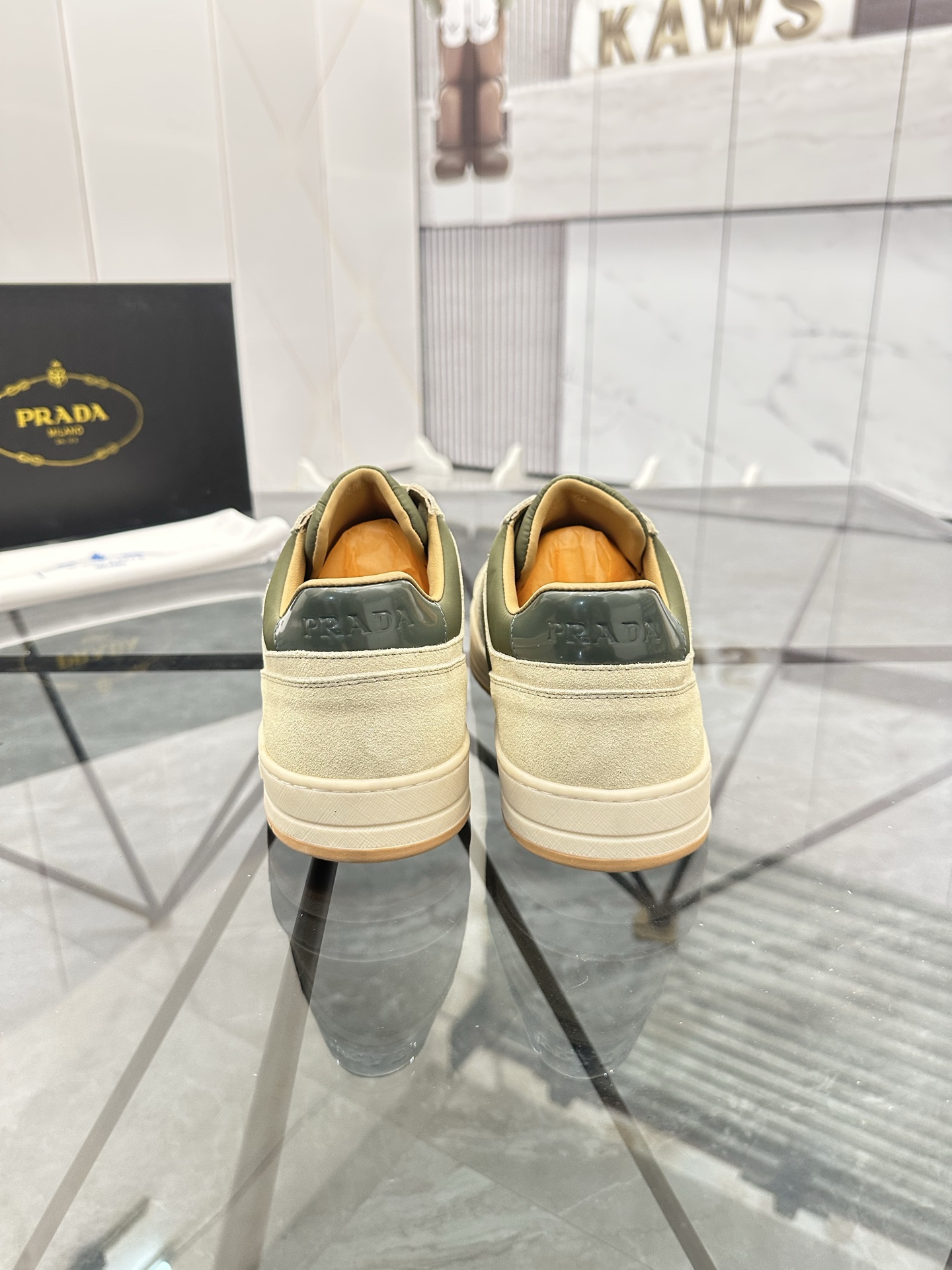 Precio: P180 Marca: Prada *"Prada*" lowtop casual shoes Talla: 38-44 (se puede personalizar hasta 45