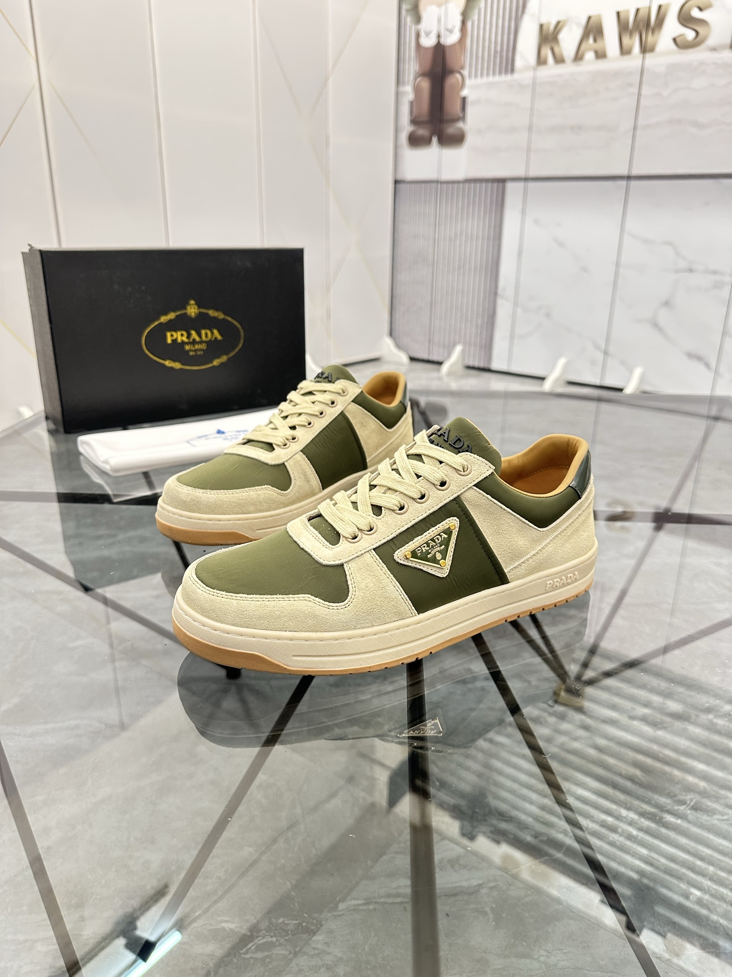 Precio: P180 Marca: Prada *
