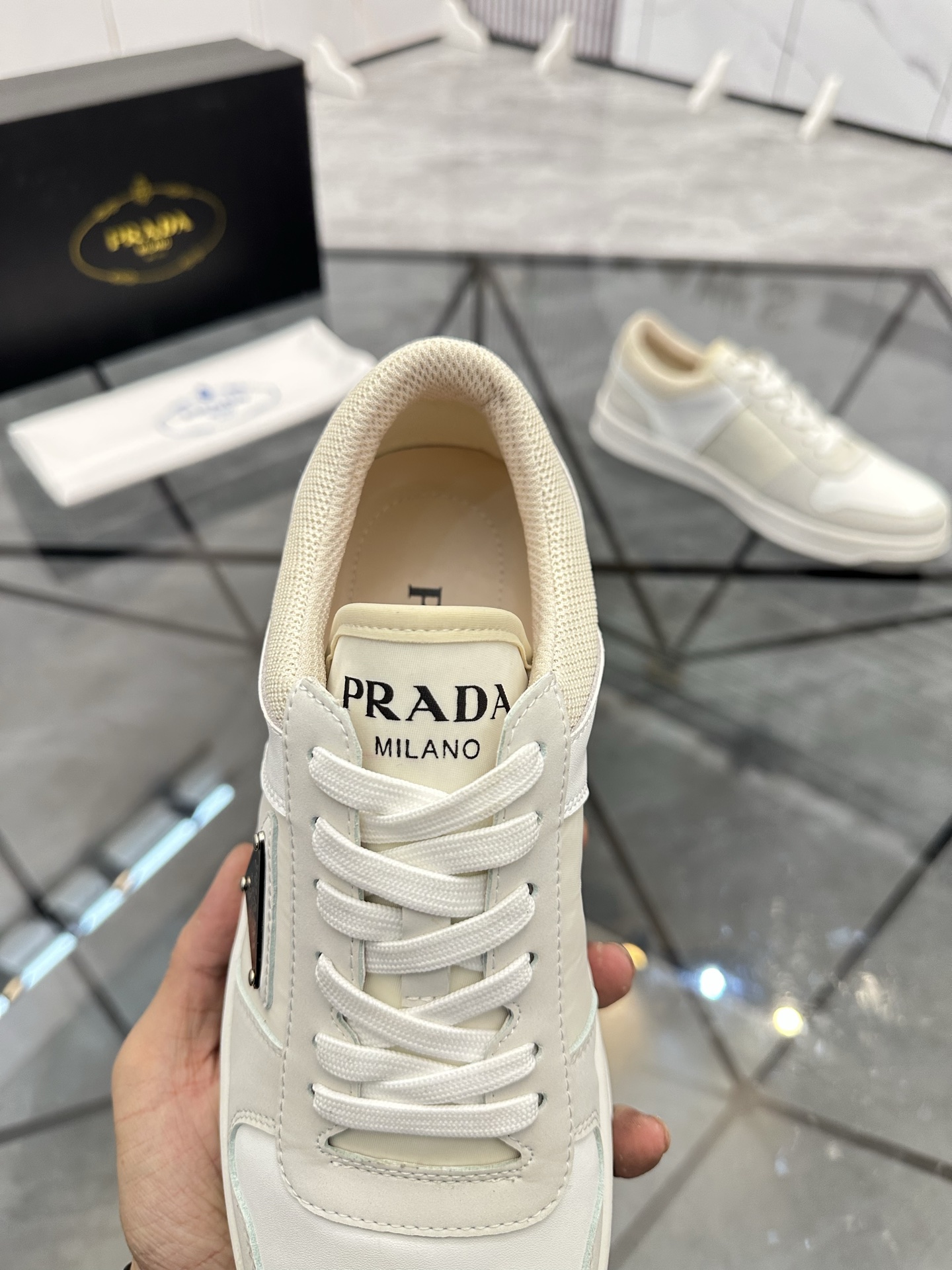 Precio: P180 Marca: Prada *"Prada*" lowtop casual shoes Talla: 38-44 (se puede personalizar hasta 45