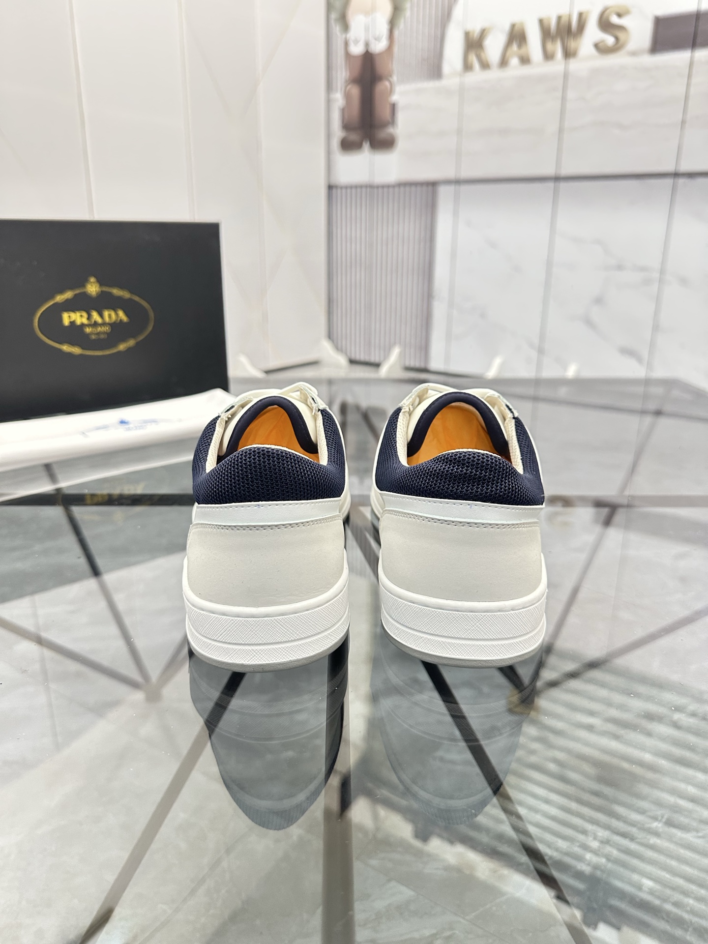 Precio: P180 Marca: Prada *"Prada*" lowtop casual shoes Talla: 38-44 (se puede personalizar hasta 45