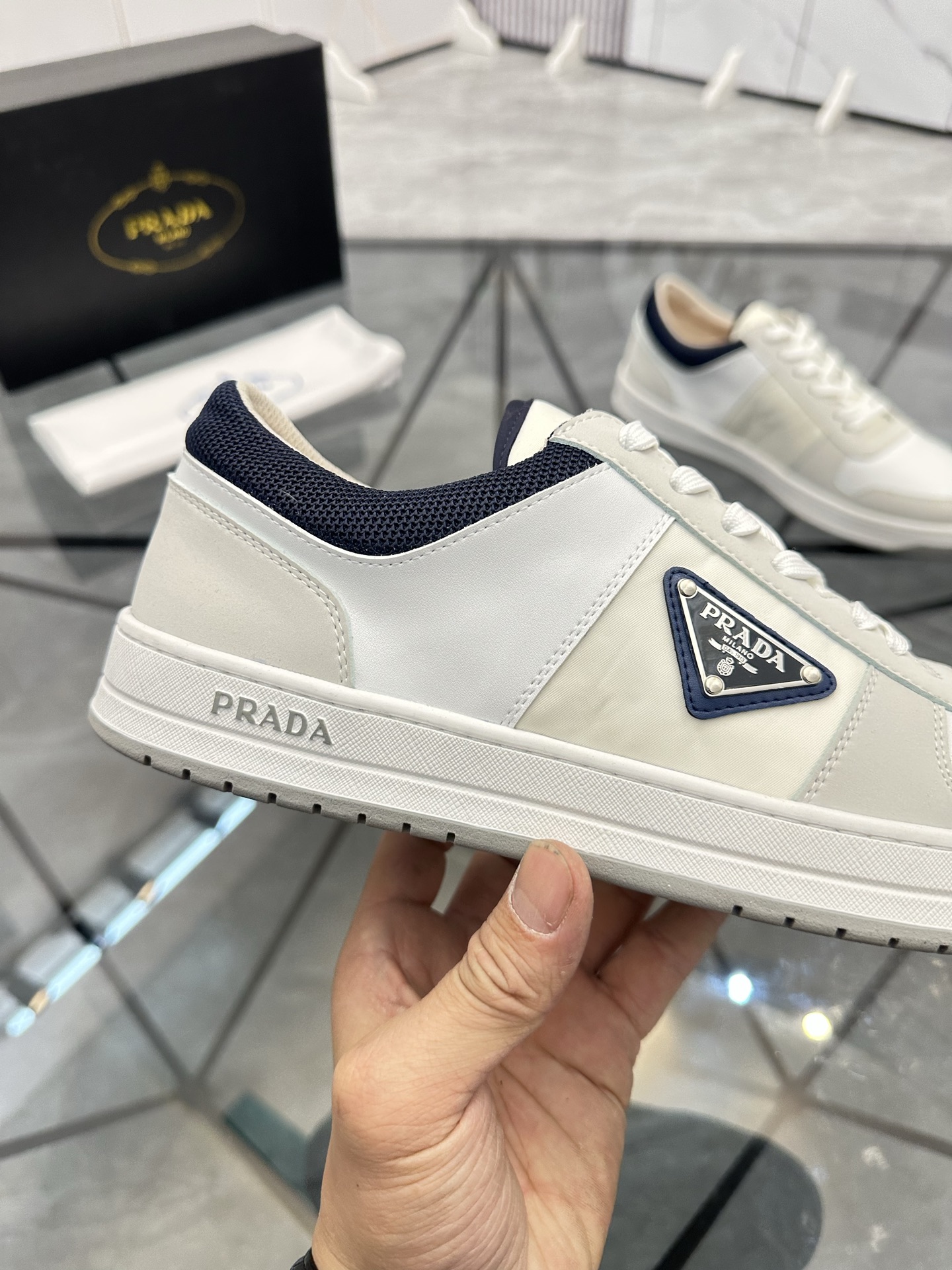 Precio: P180 Marca: Prada *"Prada*" lowtop casual shoes Talla: 38-44 (se puede personalizar hasta 45
