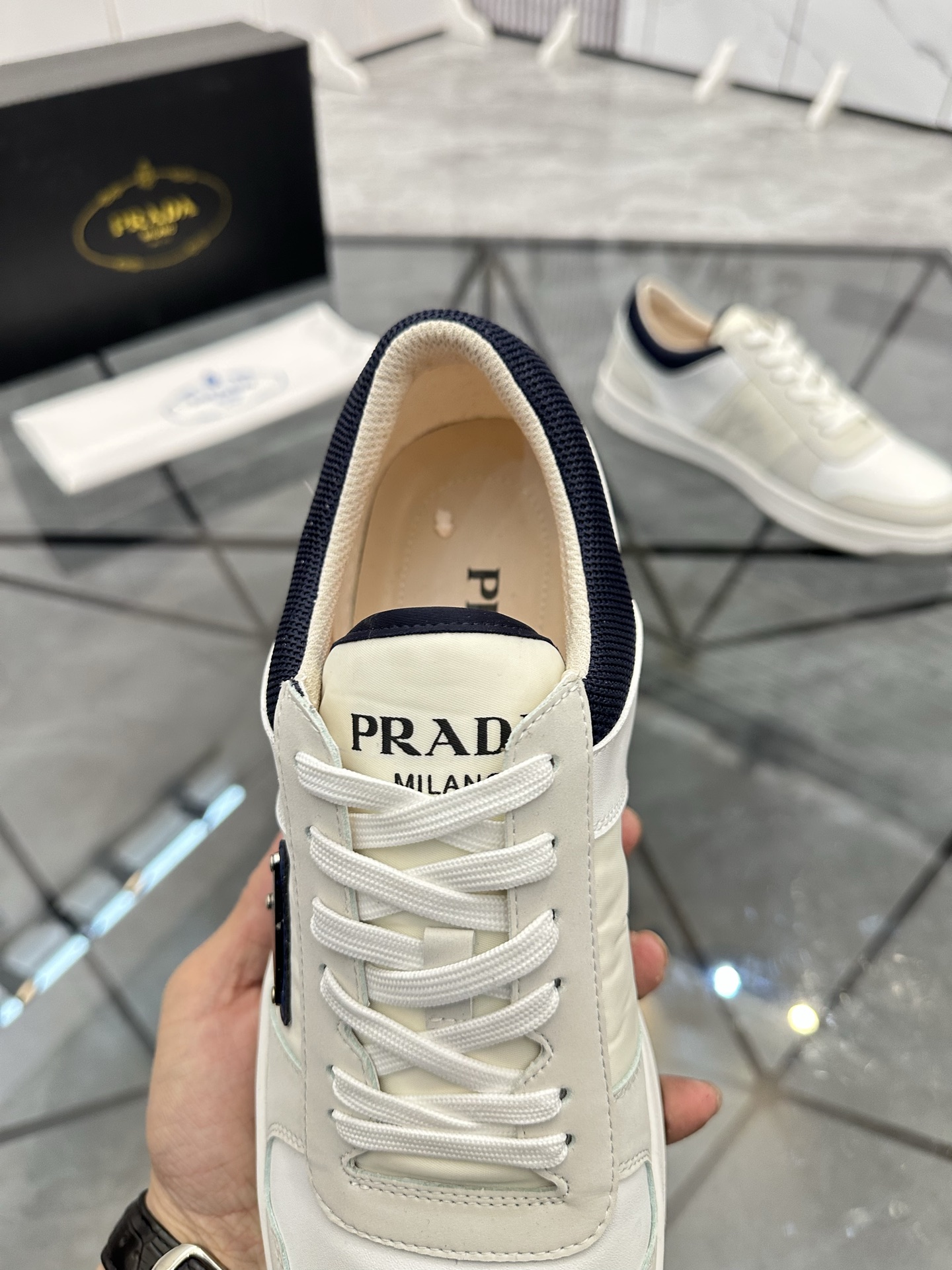 Precio: P180 Marca: Prada *"Prada*" lowtop casual shoes Talla: 38-44 (se puede personalizar hasta 45