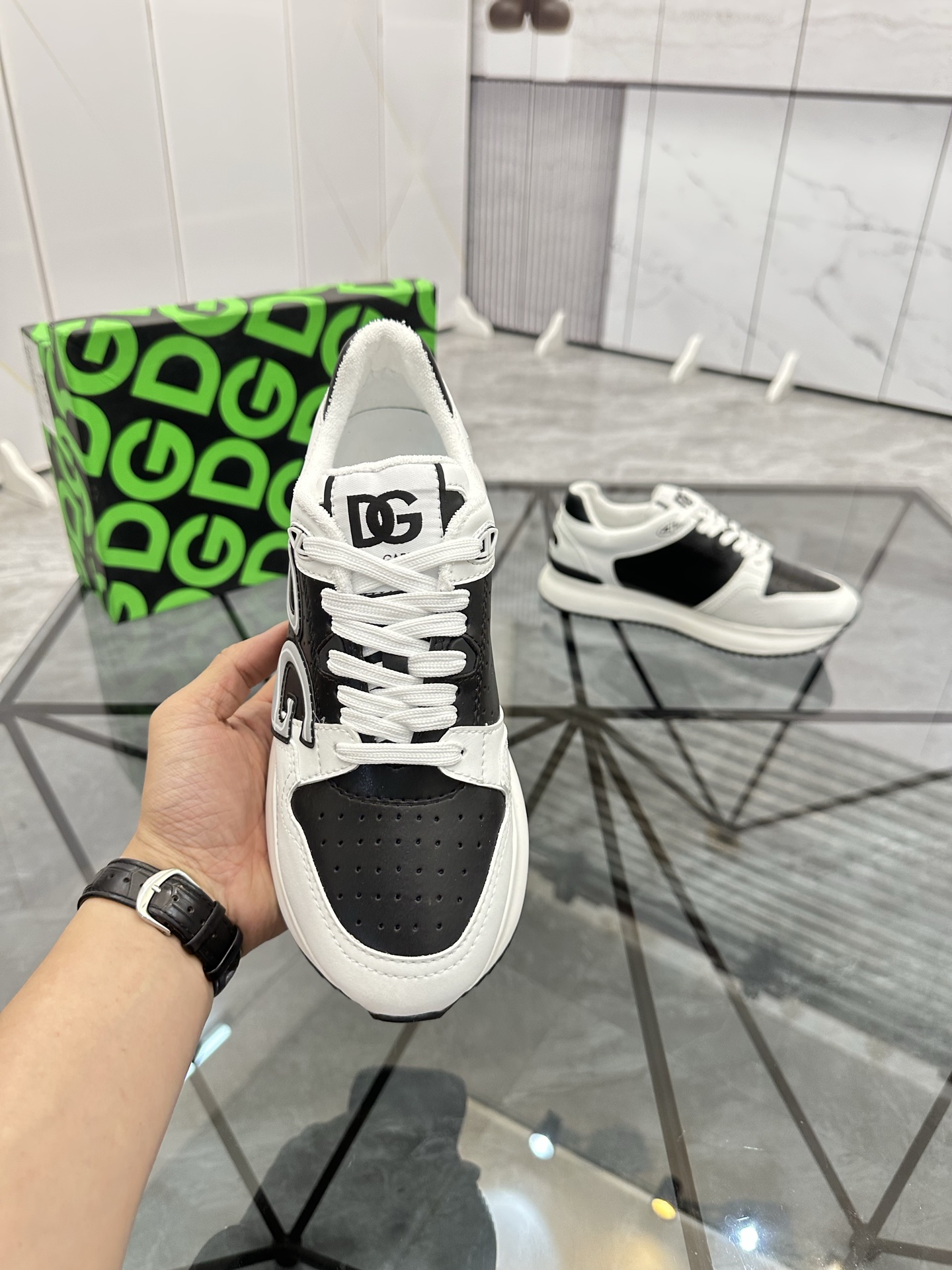 Precio de venta: P220 Marca comercial: DG "Dolce & Gabbana*" Low-top Sneakers Talla: 38-44 (se puede