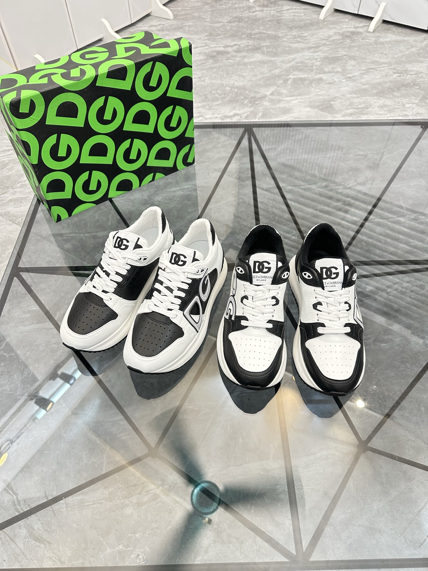 Precio de venta: P220 Marca comercial: DG "Dolce & Gabbana*" Low-top Sneakers Talla: 38-44 (se puede