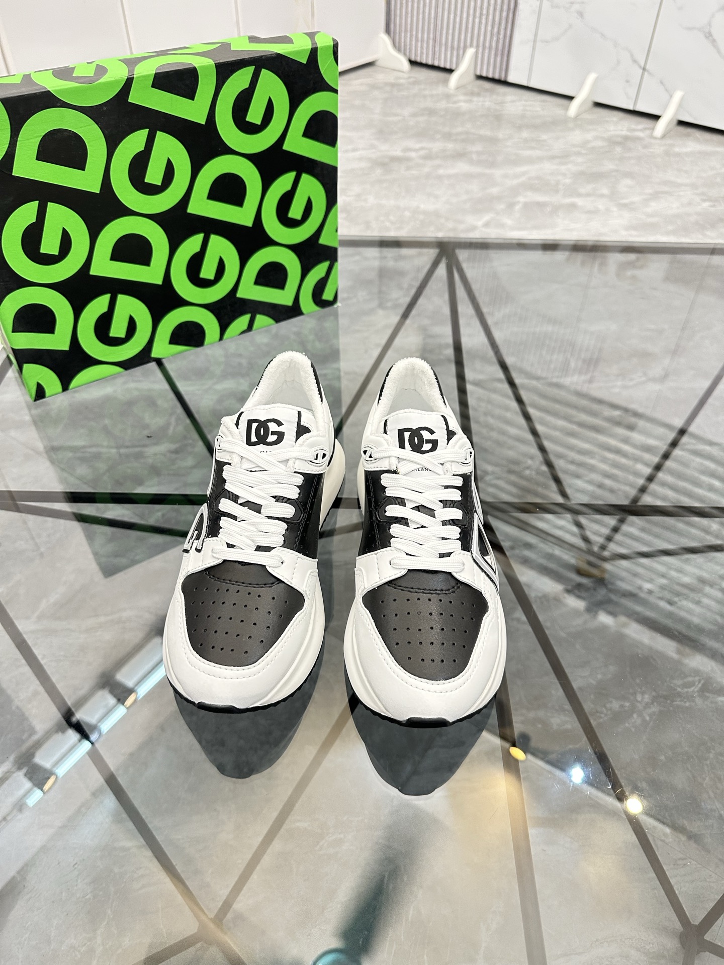 Precio de venta: P220 Marca comercial: DG "Dolce & Gabbana*" Low-top Sneakers Talla: 38-44 (se puede