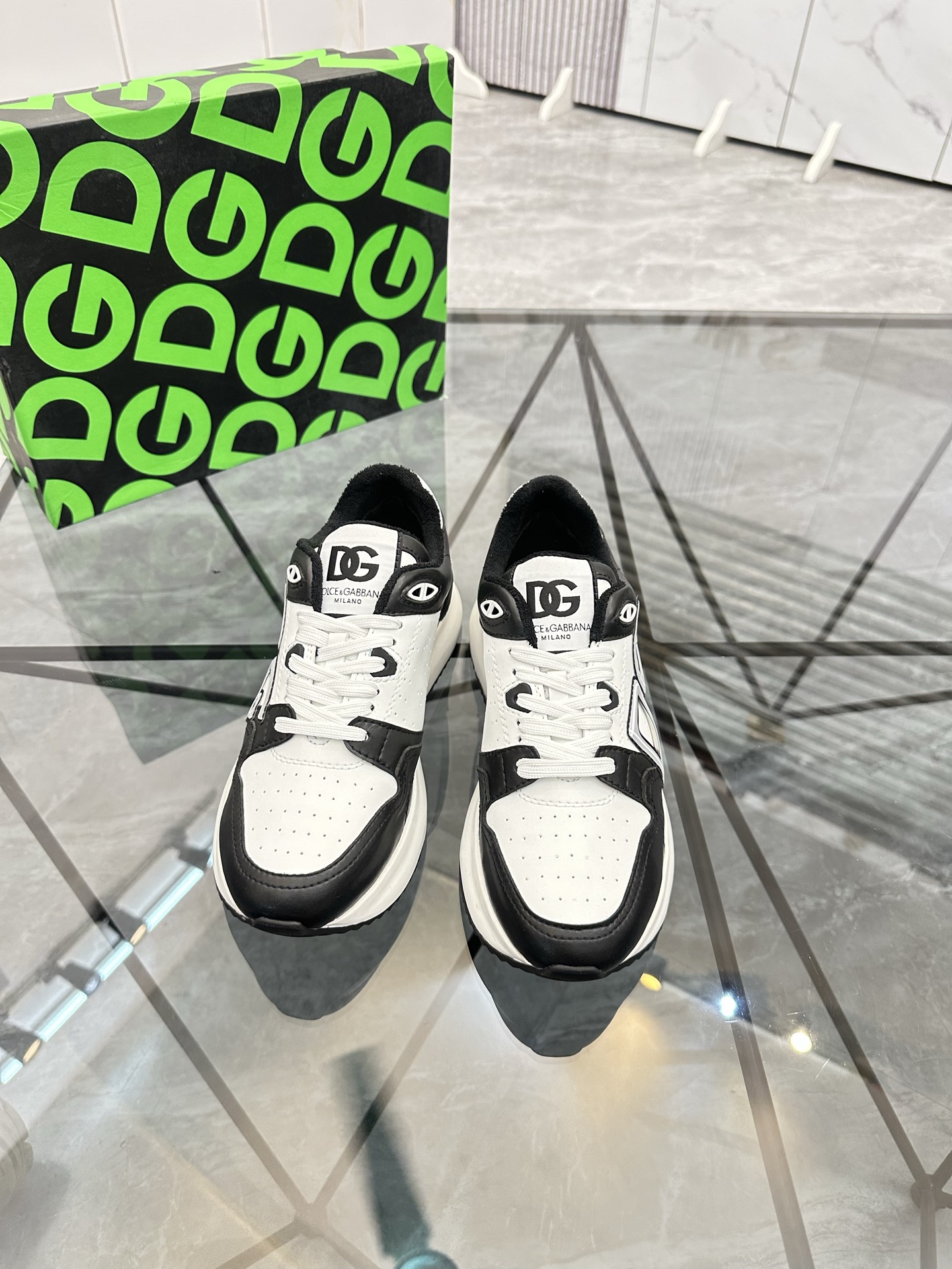 Precio de venta: P220 Marca comercial: DG "Dolce & Gabbana*" Low-top Sneakers Talla: 38-44 (se puede