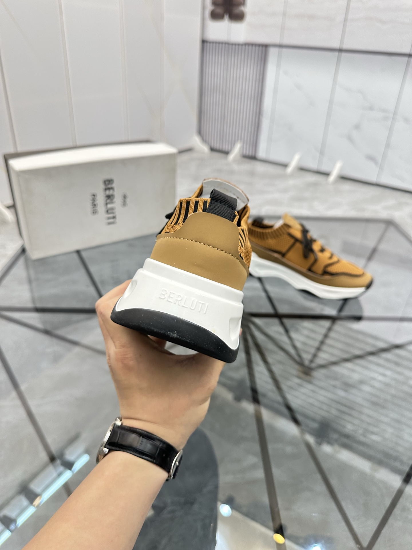 Precio: P190 Marca: Berlut* "Bruti*" Low Top Sneakers Talla: 38-44(se puede hacer a medida 45.46)Mat