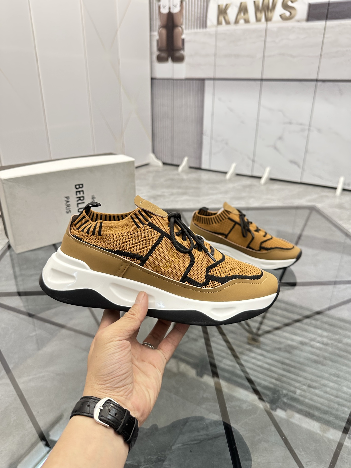 Precio: P190 Marca: Berlut* "Bruti*" Low Top Sneakers Talla: 38-44(se puede hacer a medida 45.46)Mat