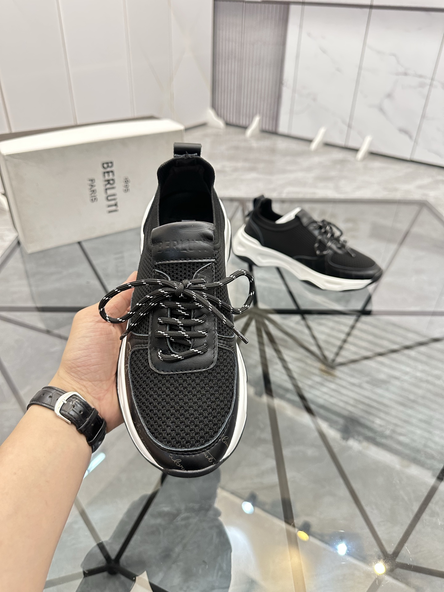 Precio de venta: P180 Marca comercial: Berlut* "Bruti*" lowtop sneakersTalla: 38-44(se puede persona