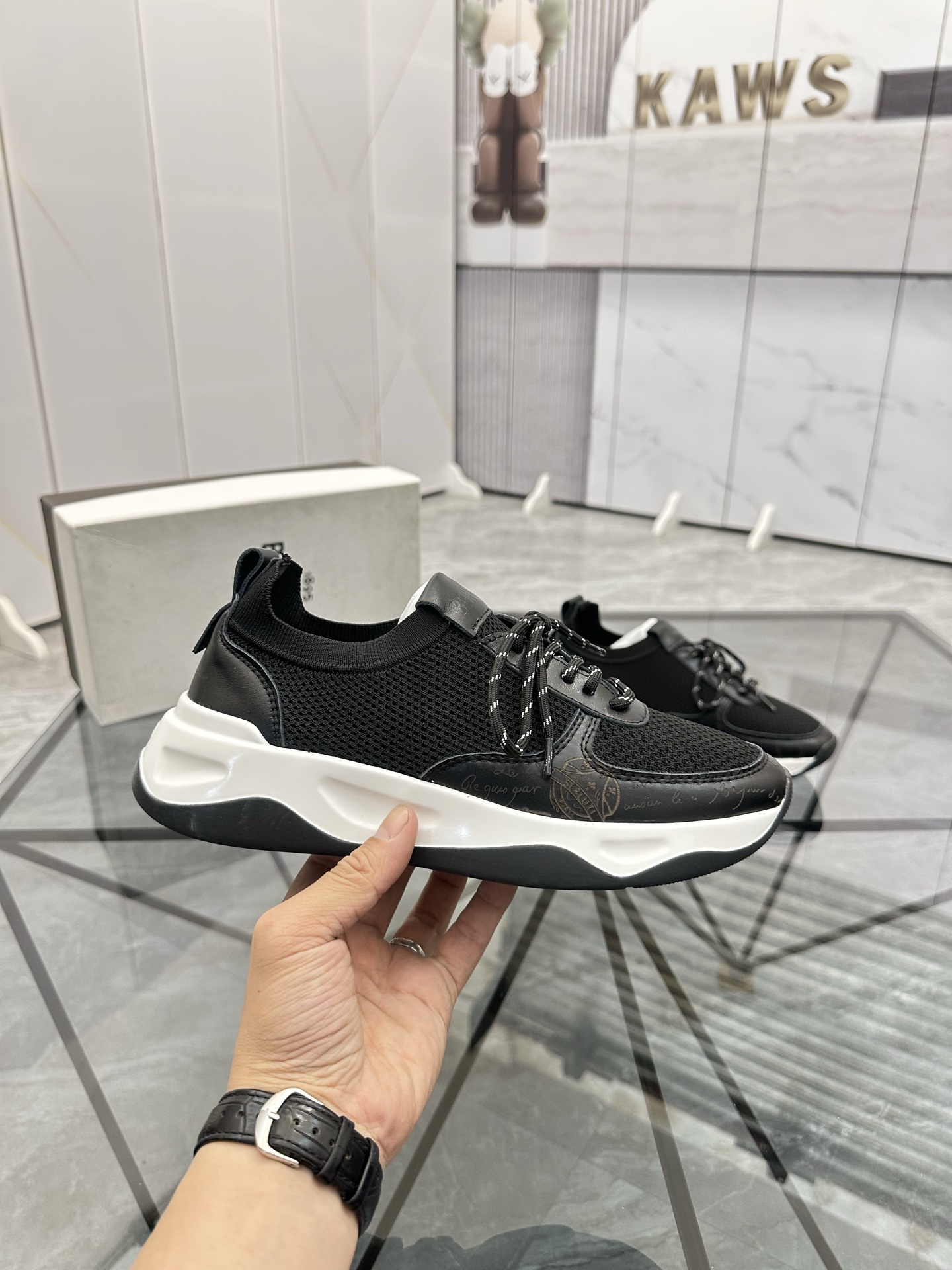 Precio de venta: P180 Marca comercial: Berlut* "Bruti*" lowtop sneakersTalla: 38-44(se puede persona