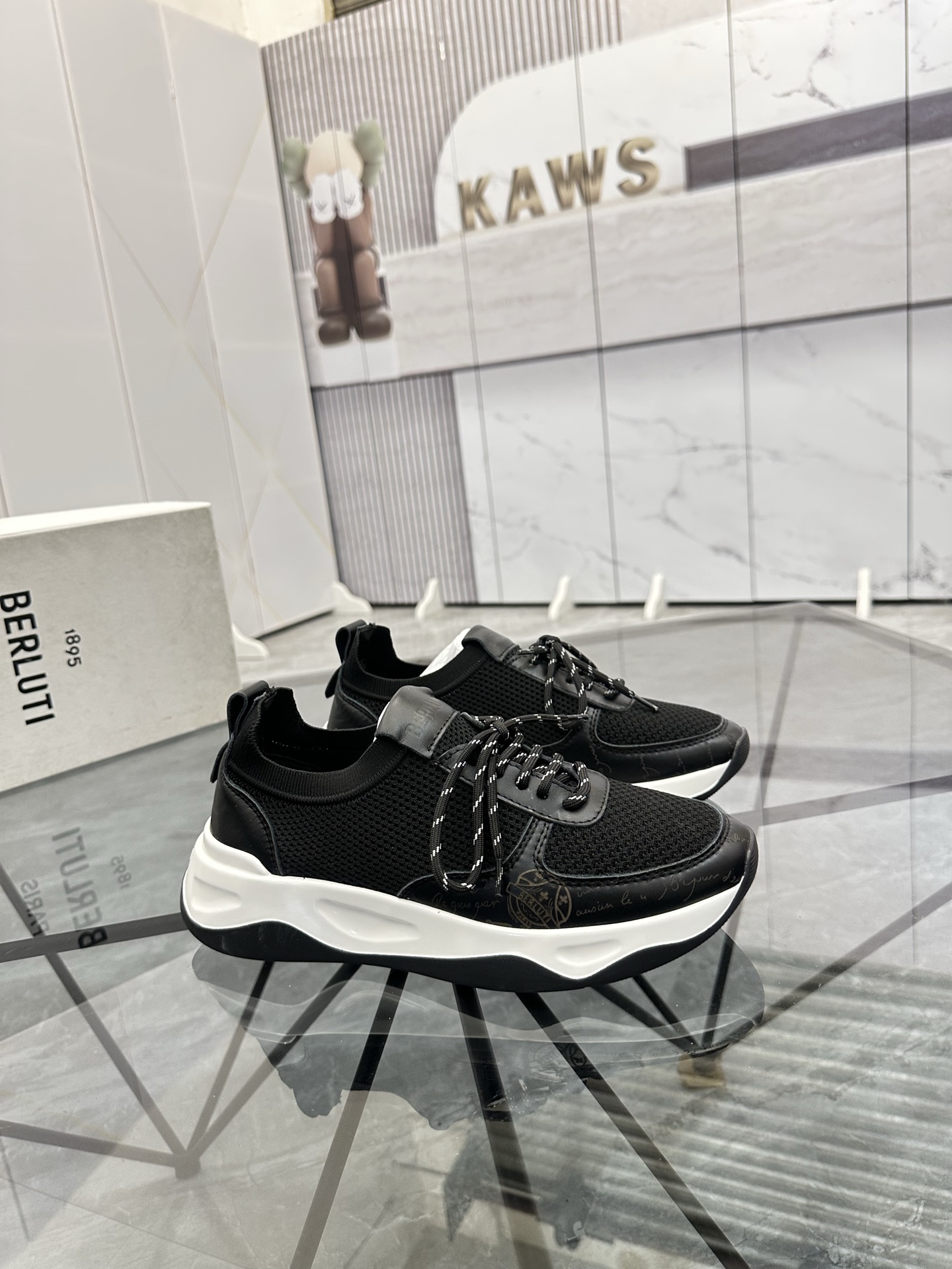 Precio de venta: P180 Marca comercial: Berlut* "Bruti*" lowtop sneakersTalla: 38-44(se puede persona