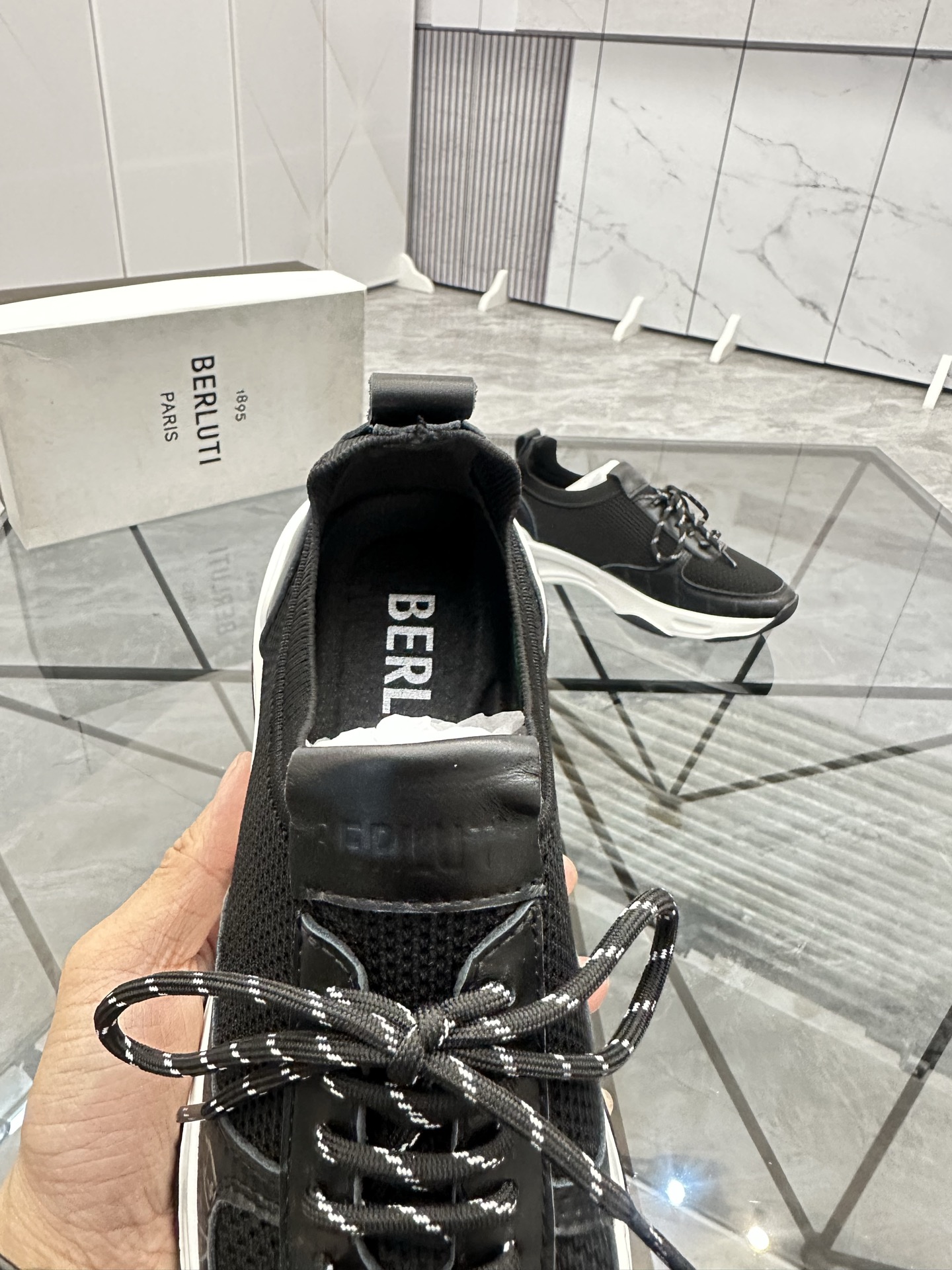 Precio de venta: P180 Marca comercial: Berlut* "Bruti*" lowtop sneakersTalla: 38-44(se puede persona