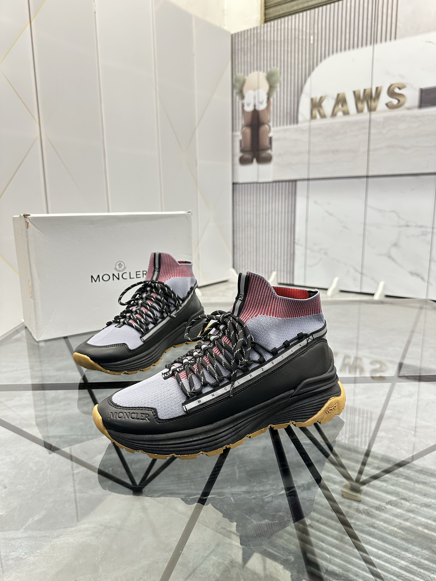 NO:279733,Price: Trademark Moncler 