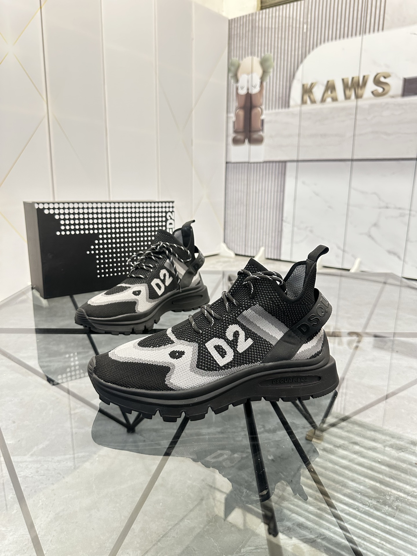 NO:283505,Price: Product trademark Dsquard 