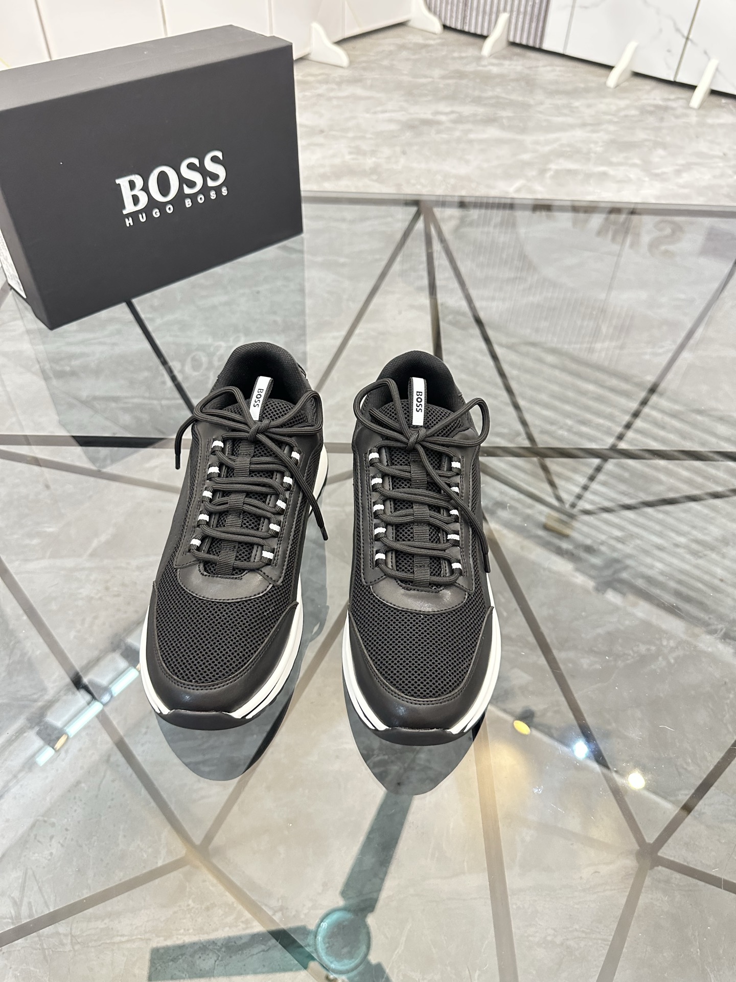 Precio de venta: P180 Marca: Boss* "BOSS*" lowtop casual shoes Talla: 39-45 (se puede personalizar h