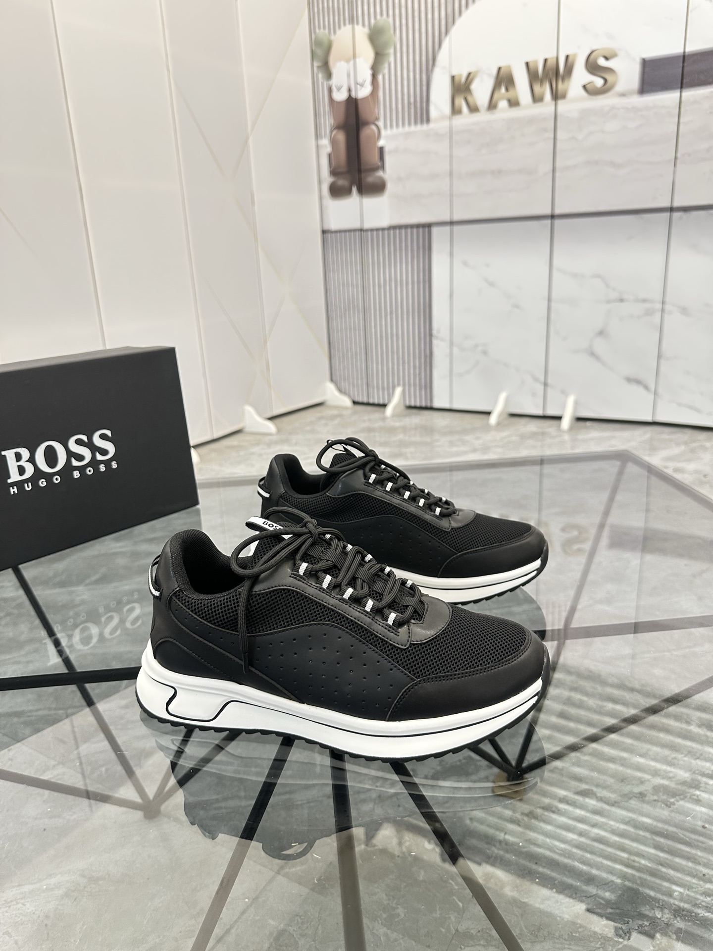 Precio de venta: P180 Marca: Boss* "BOSS*" lowtop casual shoes Talla: 39-45 (se puede personalizar h