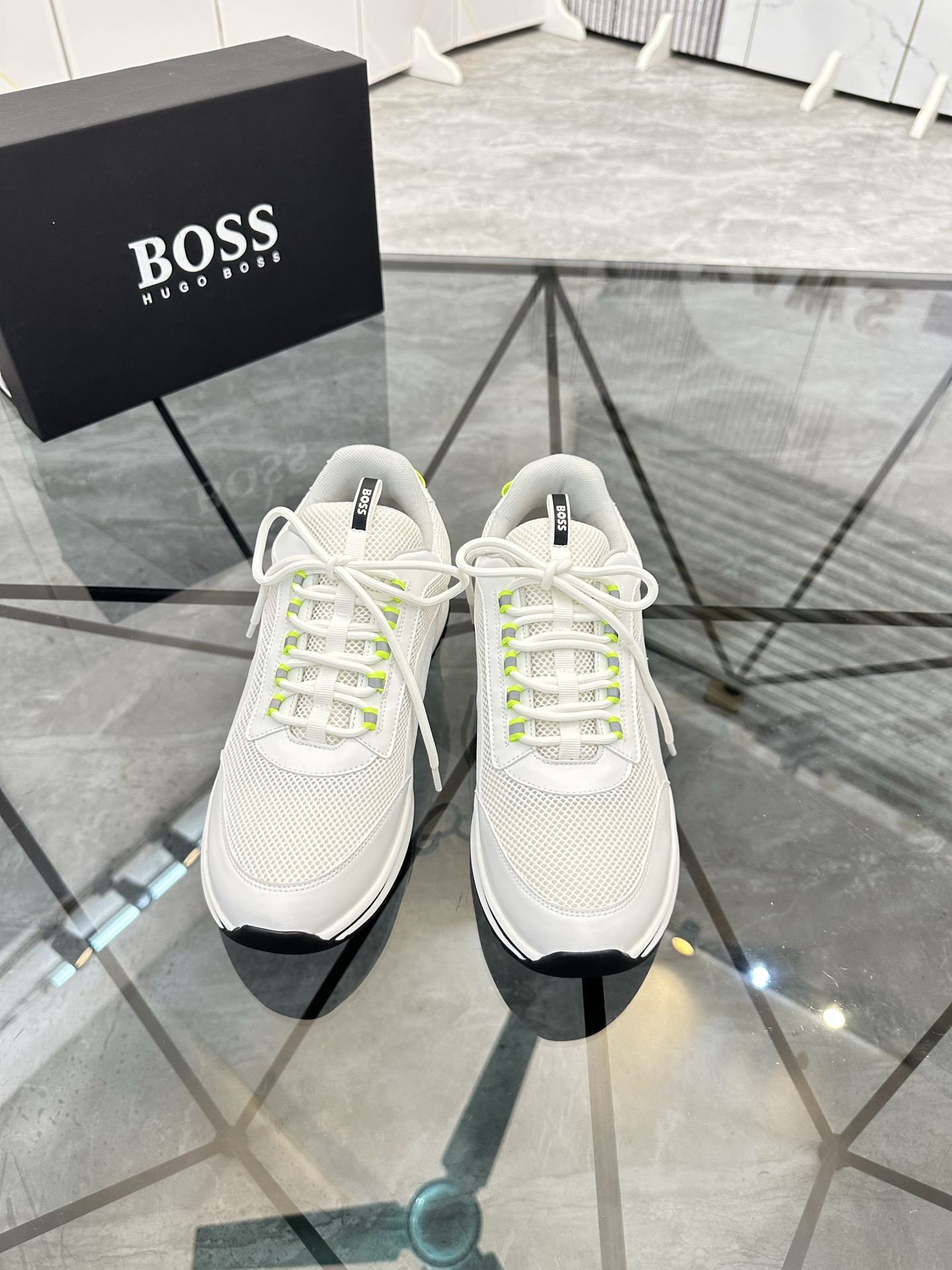 Precio de venta: P180 Marca: Boss* "BOSS*" lowtop casual shoes Talla: 39-45 (se puede personalizar h