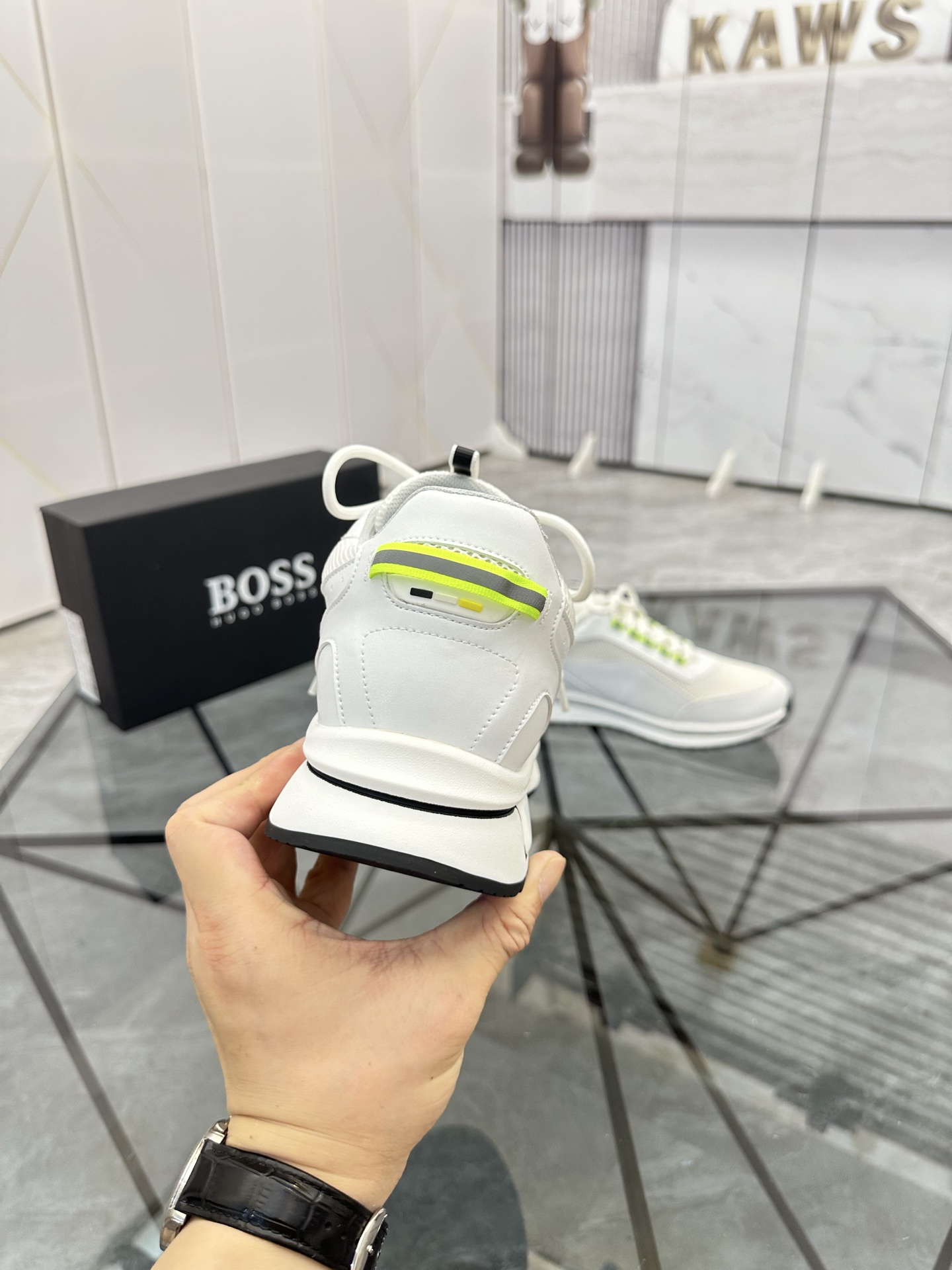 Precio de venta: P180 Marca: Boss* "BOSS*" lowtop casual shoes Talla: 39-45 (se puede personalizar h