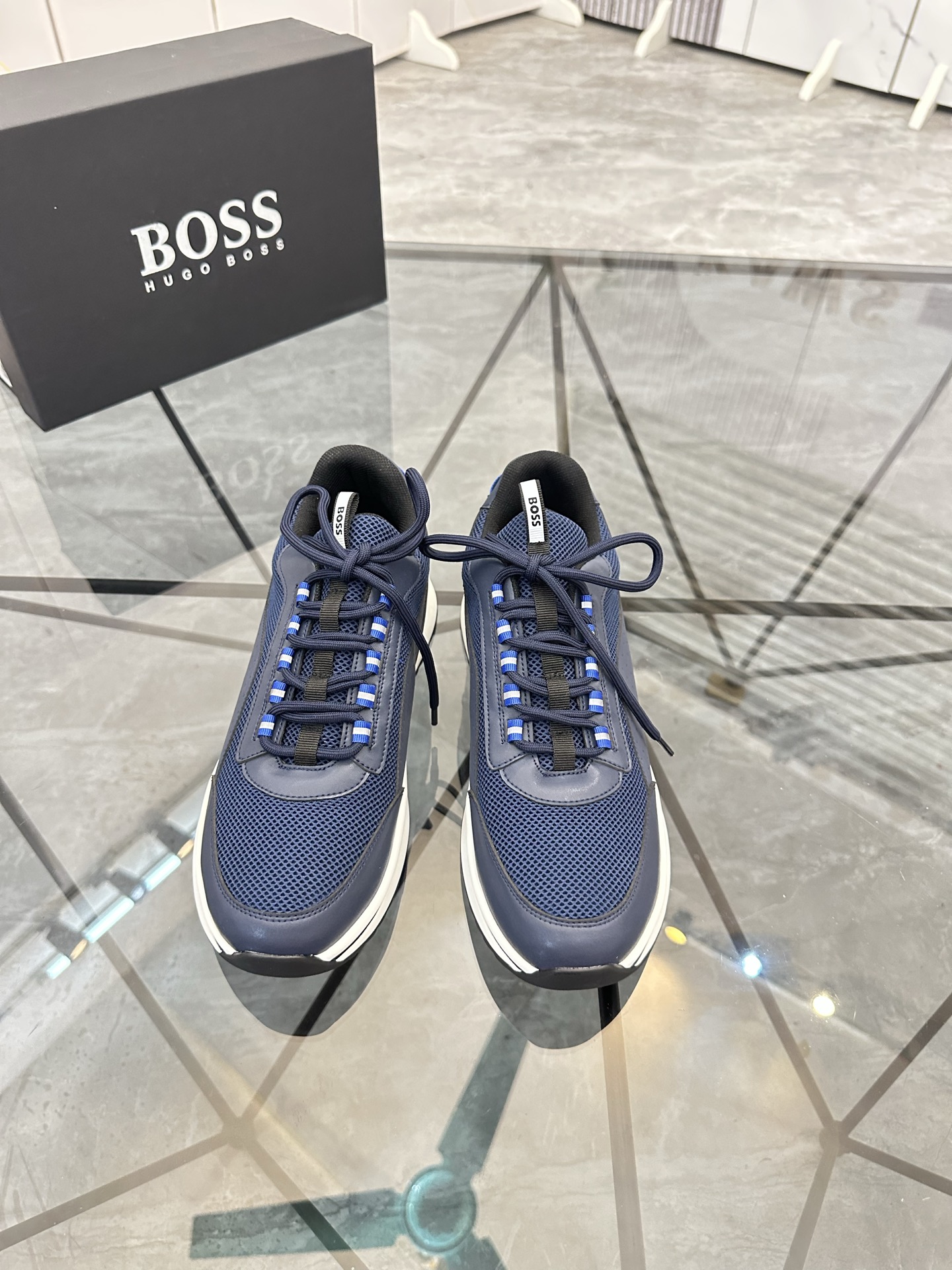 Precio de venta: P180 Marca: Boss* "BOSS*" lowtop casual shoes Talla: 39-45 (se puede personalizar h