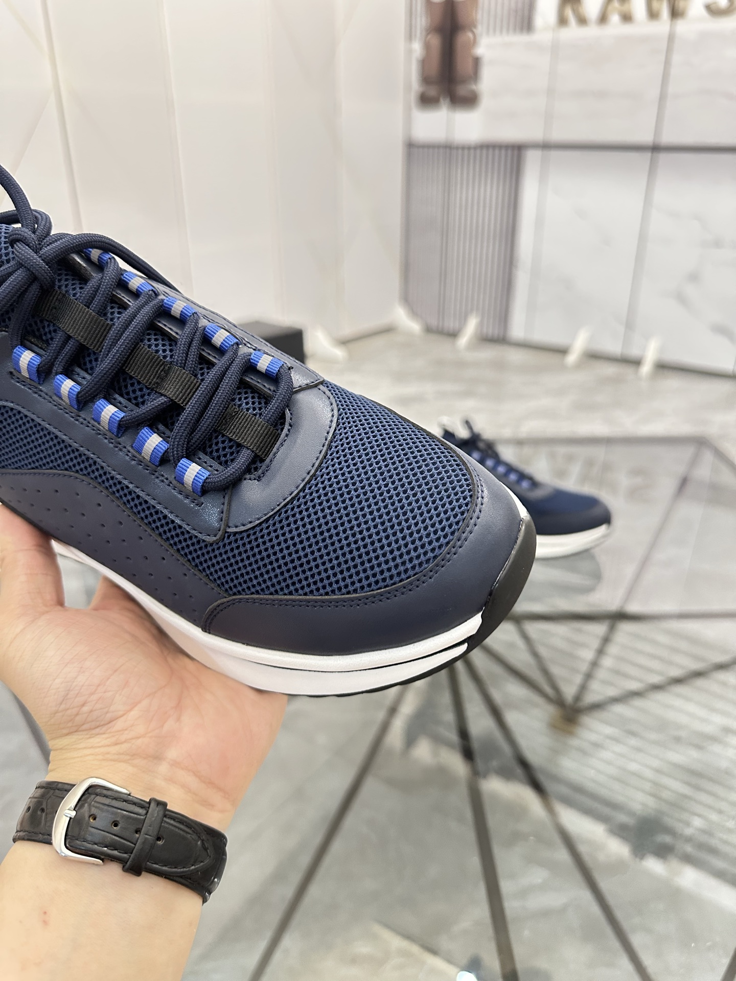 Precio de venta: P180 Marca: Boss* "BOSS*" lowtop casual shoes Talla: 39-45 (se puede personalizar h