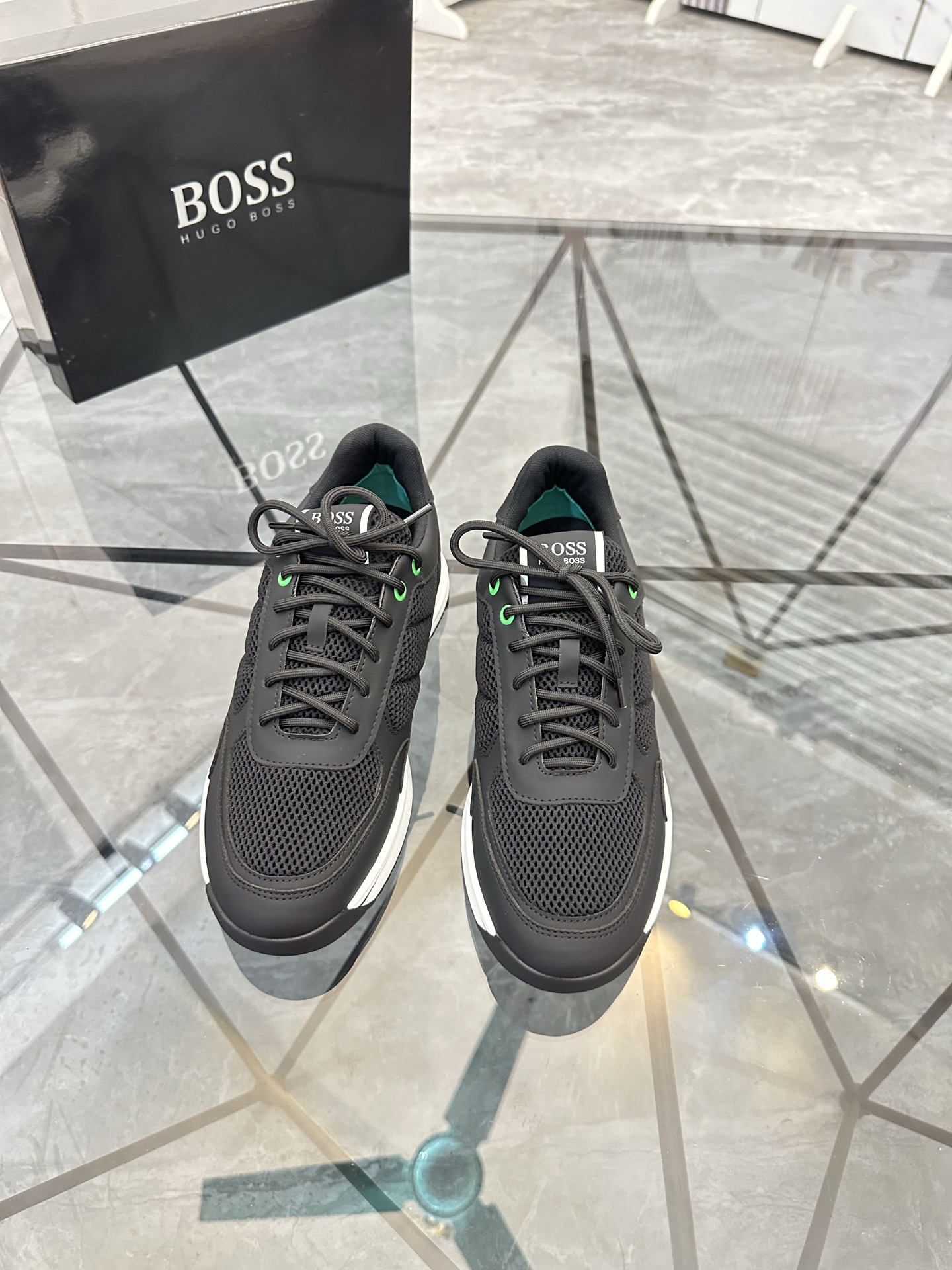 Precio de venta: P180 Marca: Boss* "BOSS*" lowtop loafersTalla: 39-45 (se puede personalizar hasta 4