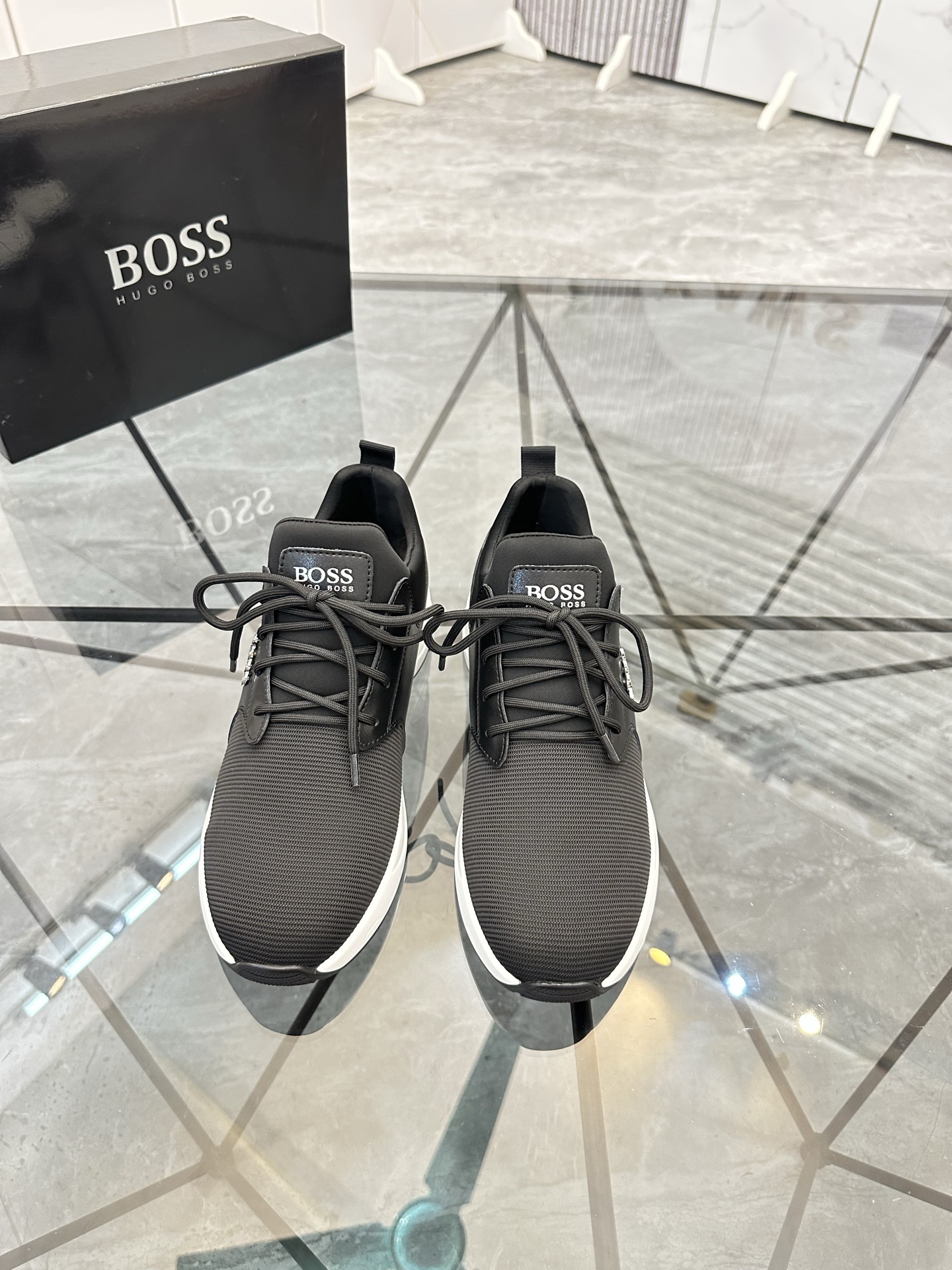 Precio de venta: P180 Marca: Boss* "BOSS*" lowtop loafersTalla: 39-45 (se puede personalizar hasta 4