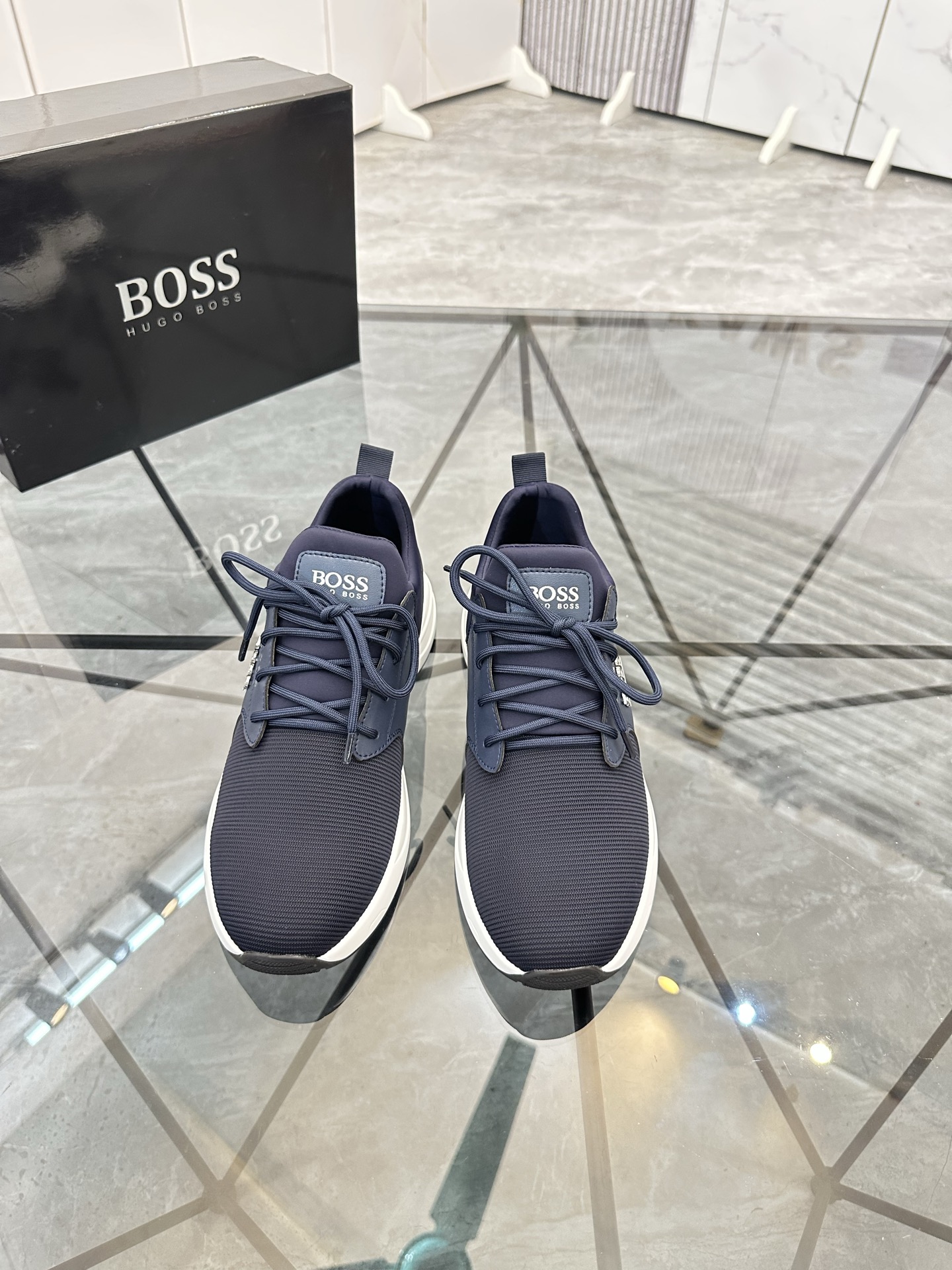 Precio de venta: P180 Marca: Boss* "BOSS*" lowtop loafersTalla: 39-45 (se puede personalizar hasta 4