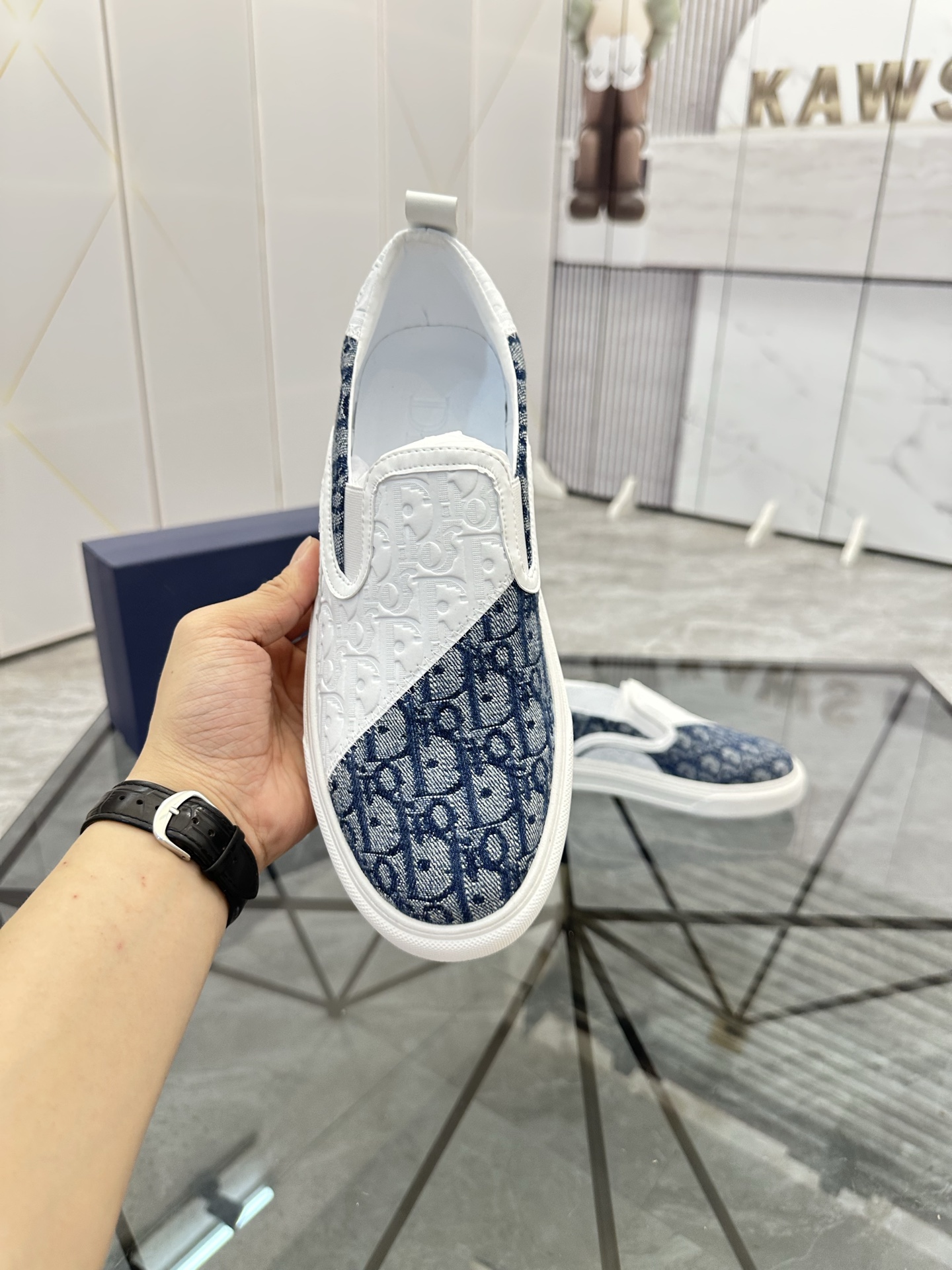 Precio de venta: P170 Marca: Dior* Mocasines bajosTalla: 39-44(45,46) EstribosMateriales: Piel de va