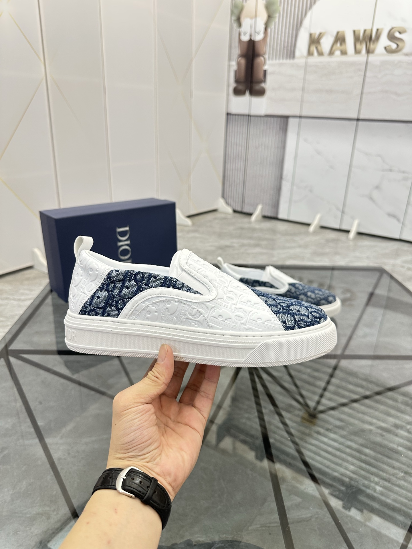 Precio de venta: P170 Marca: Dior* Mocasines bajosTalla: 39-44(45,46) EstribosMateriales: Piel de va