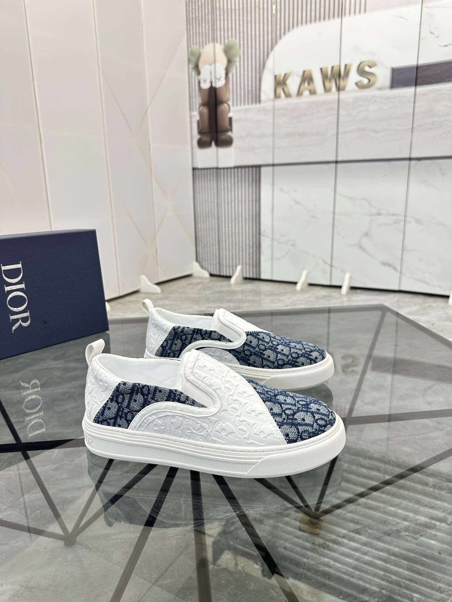 Precio de venta: P170 Marca: Dior* Mocasines bajosTalla: 39-44(45,46) EstribosMateriales: Piel de va
