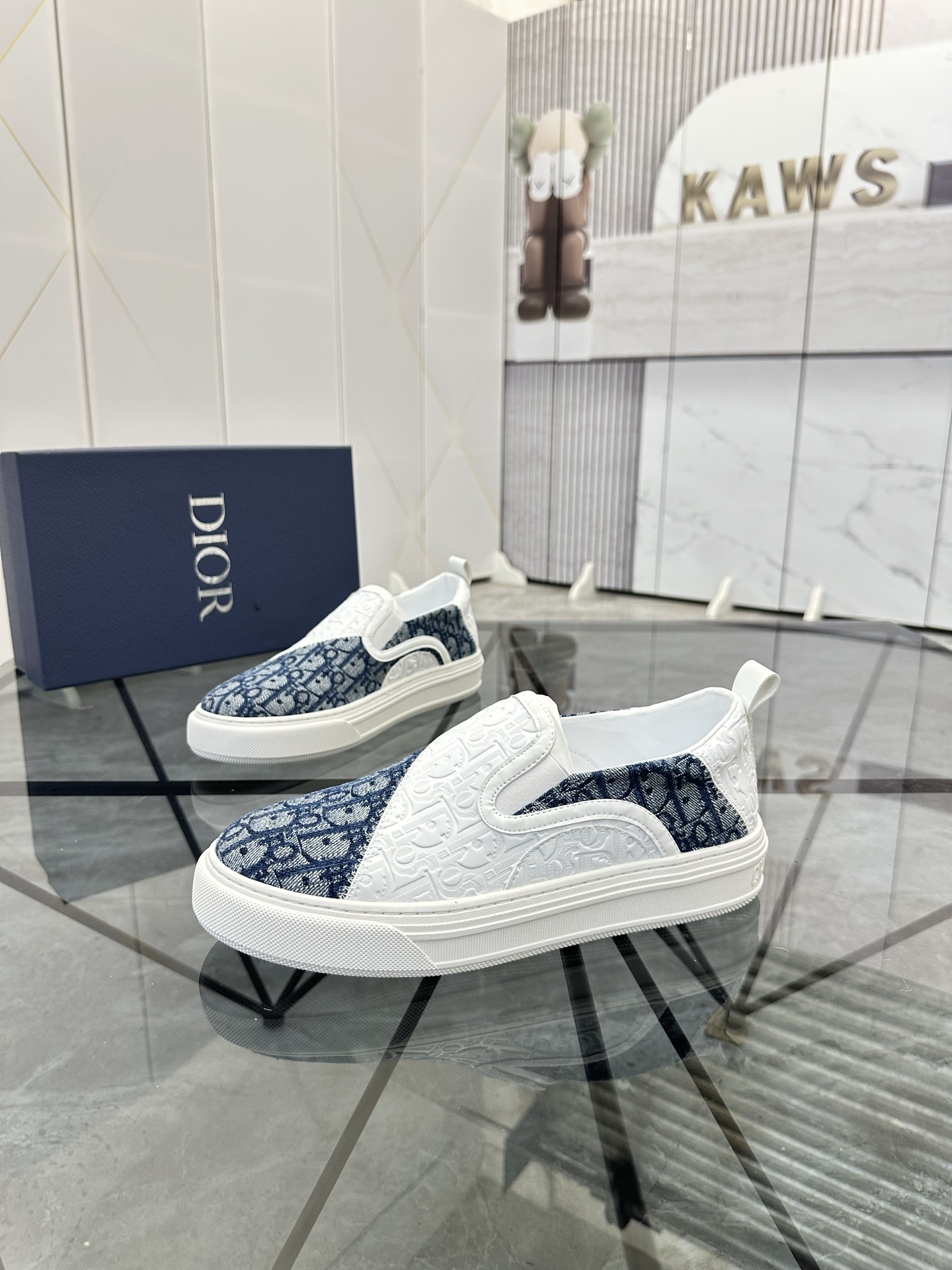 Precio de venta: P170 Marca: Dior* Mocasines bajosTalla: 39-44(45,46) EstribosMateriales: Piel de va