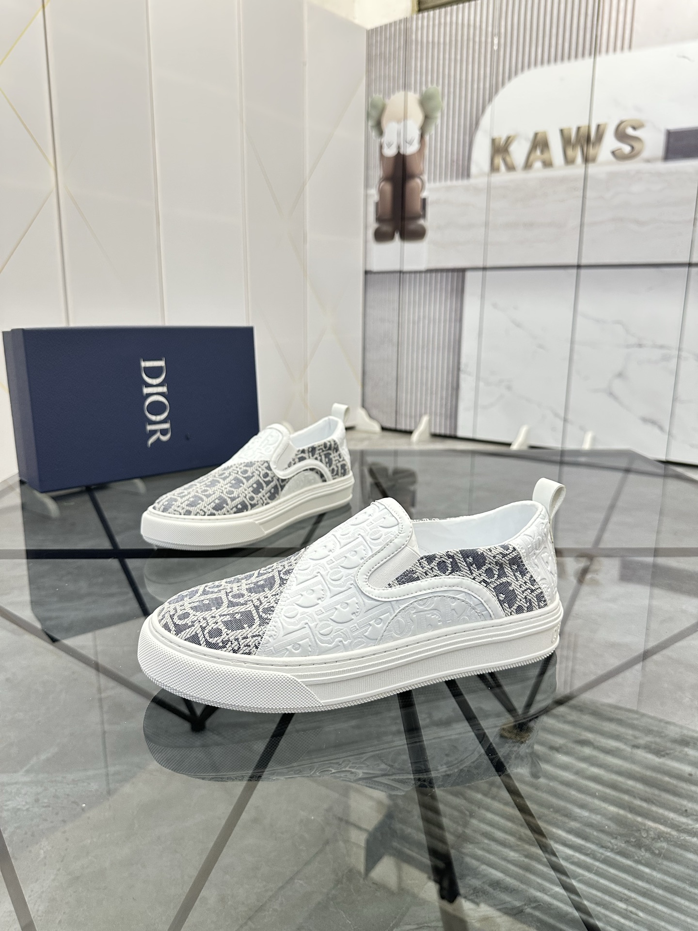 Precio de venta: P170 Marca: Dior* Mocasines bajosTalla: 39-44(45,46) EstribosMateriales: Piel de va