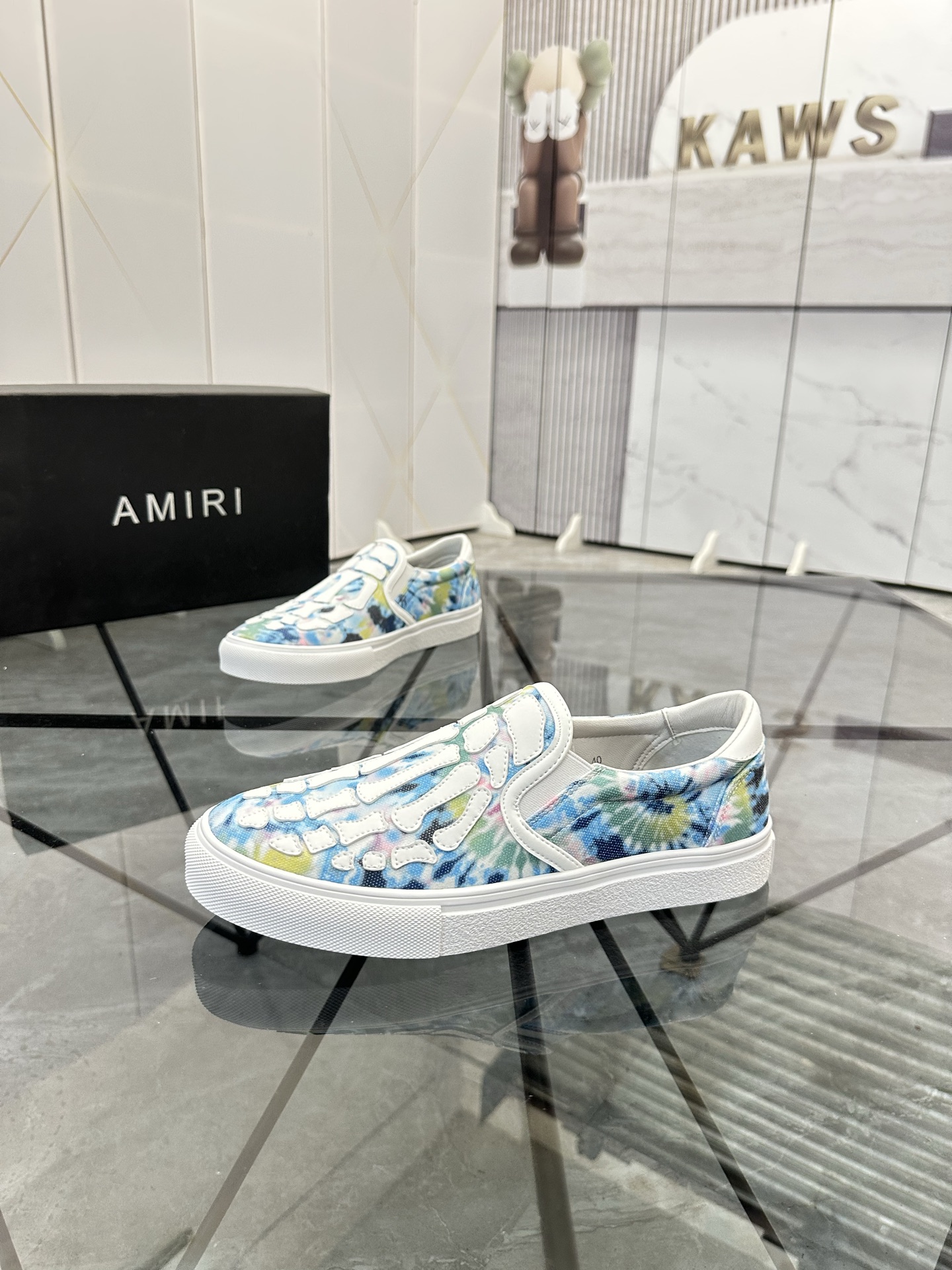 Precio de venta: 180 P Marca: AMIRI* [Emile*] EstribosTalla: 38-44 (37,45,46 disponible)Material: Pa
