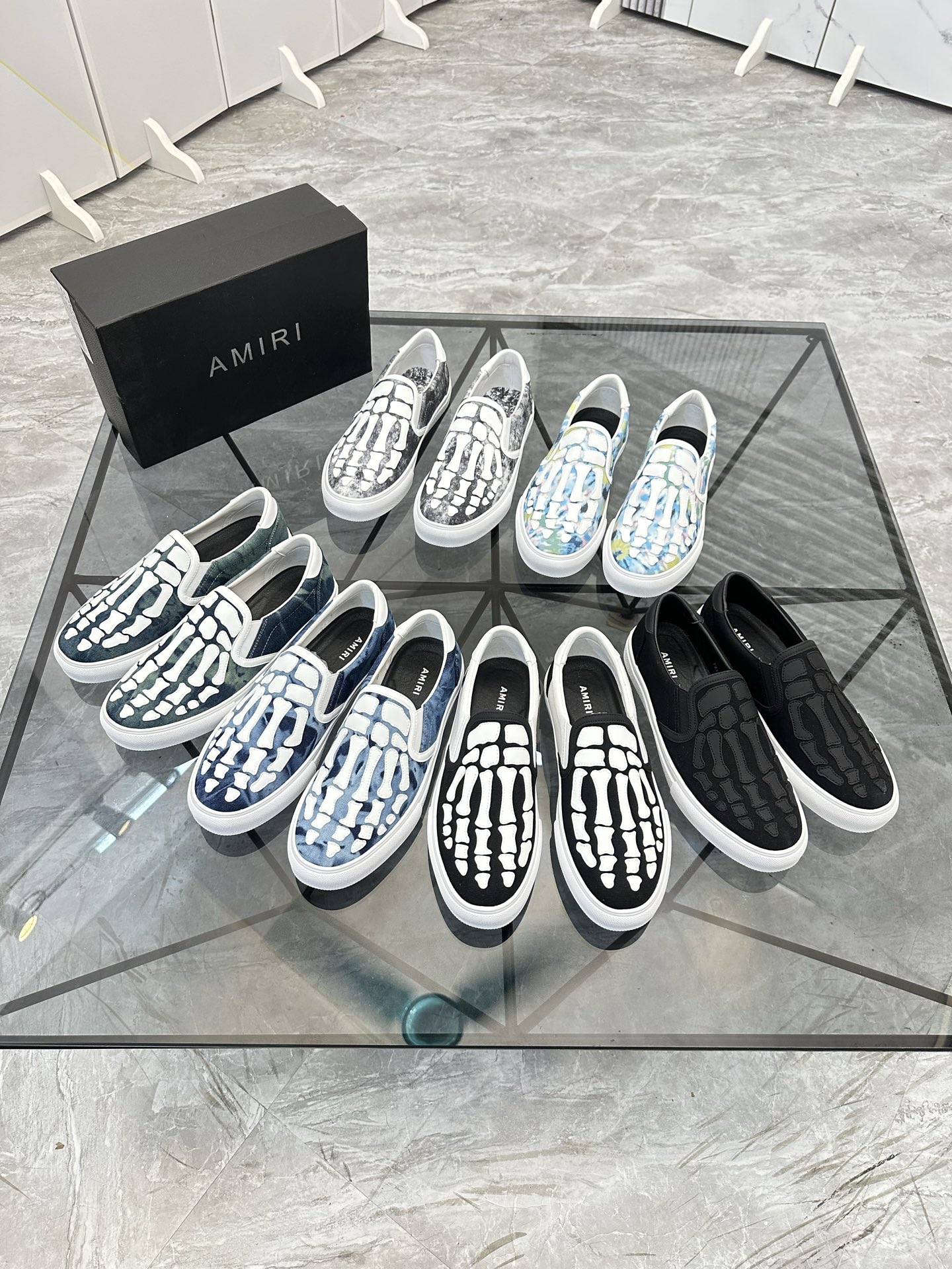 Precio de venta: 180 P Marca: AMIRI* [Emile*] EstribosTalla: 38-44 (37,45,46 disponible)Material: Pa
