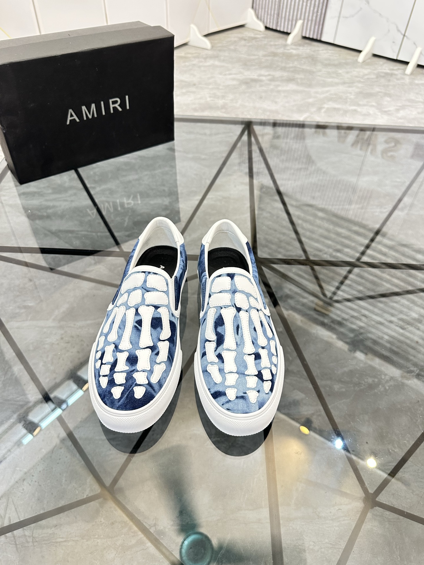 Precio de venta: 180 P Marca: AMIRI* [Emile*] EstribosTalla: 38-44 (37,45,46 disponible)Material: Pa