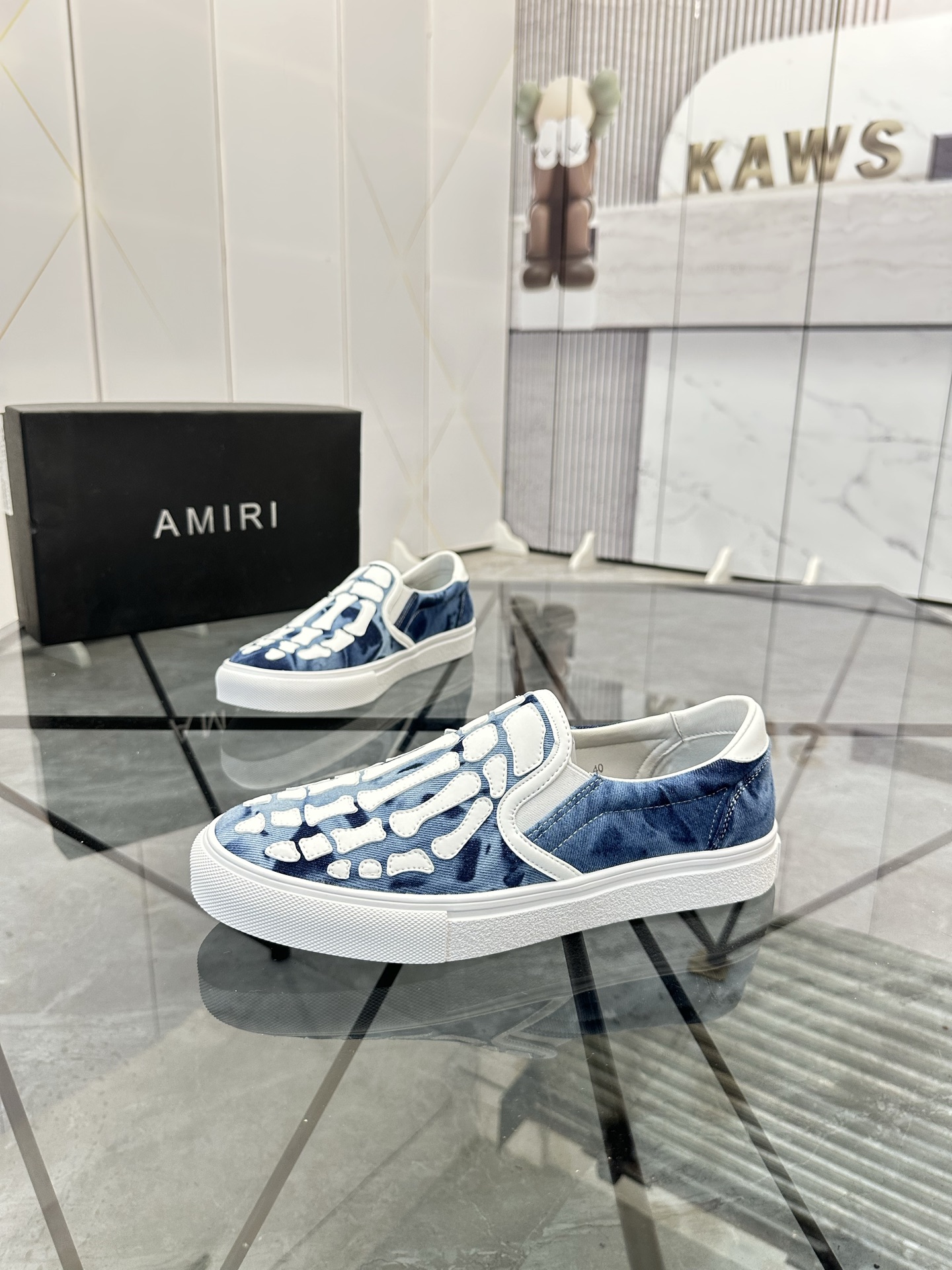 Precio de venta: 180 P Marca: AMIRI* [Emile*] EstribosTalla: 38-44 (37,45,46 disponible)Material: Pa