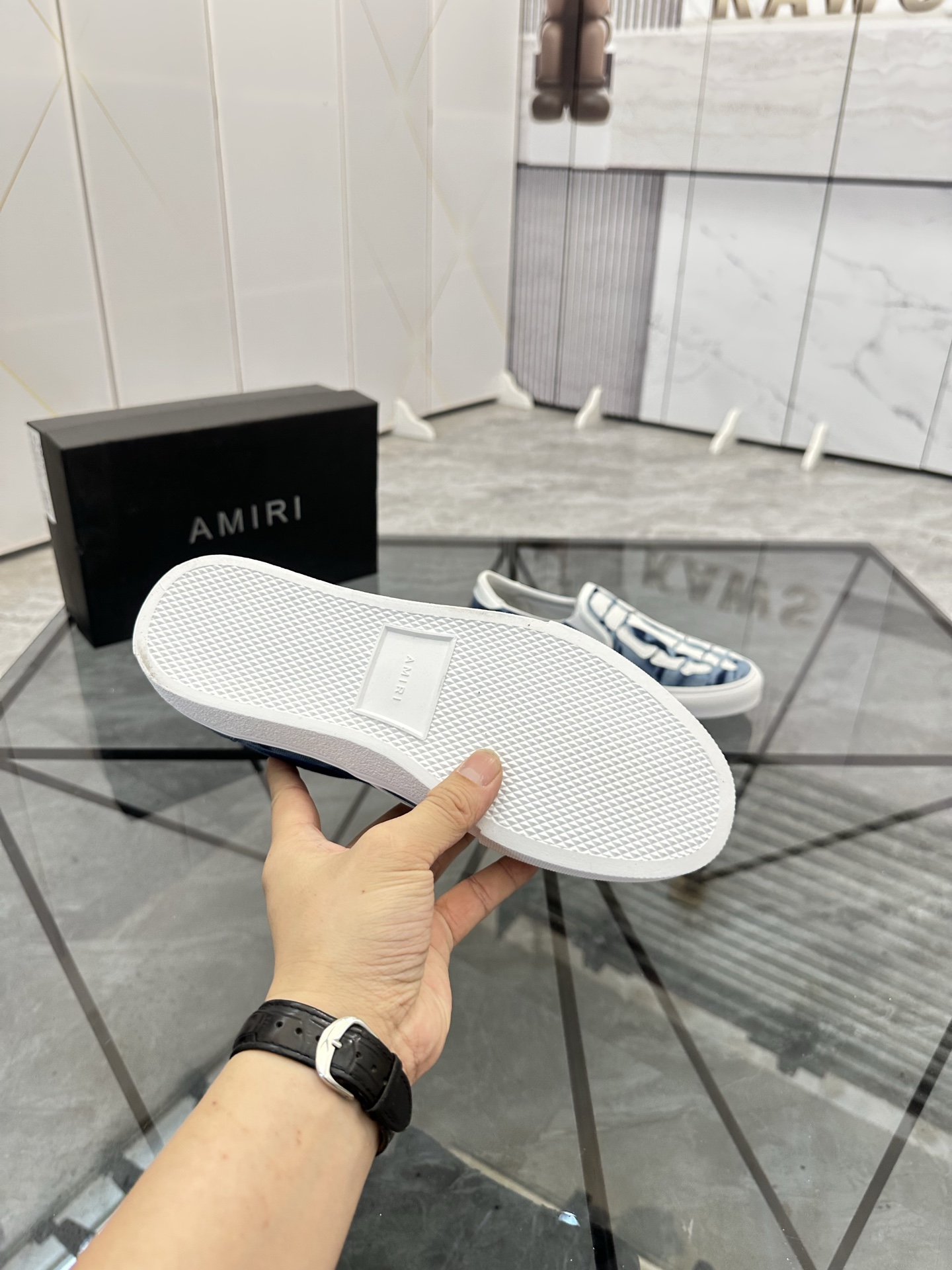Precio de venta: 180 P Marca: AMIRI* [Emile*] EstribosTalla: 38-44 (37,45,46 disponible)Material: Pa