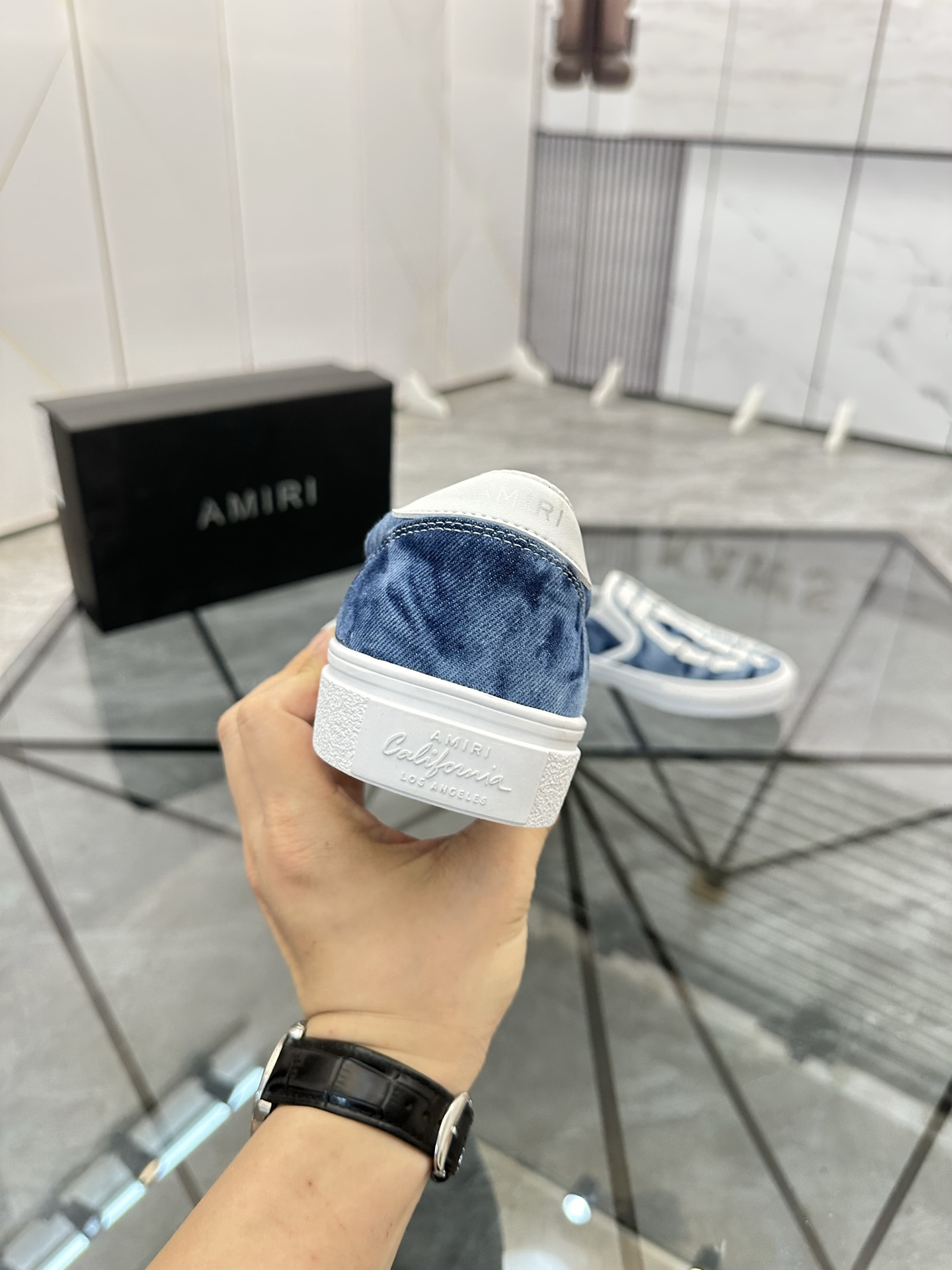 Precio de venta: 180 P Marca: AMIRI* [Emile*] EstribosTalla: 38-44 (37,45,46 disponible)Material: Pa