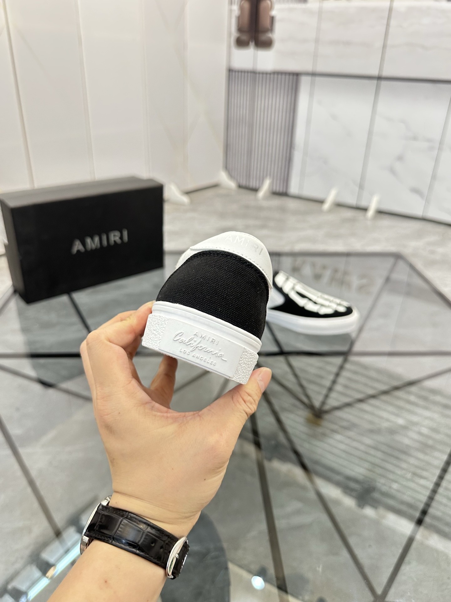 Precio de venta: 180 P Marca: AMIRI* [Emile*] EstribosTalla: 38-44 (37,45,46 disponible)Material: Pa