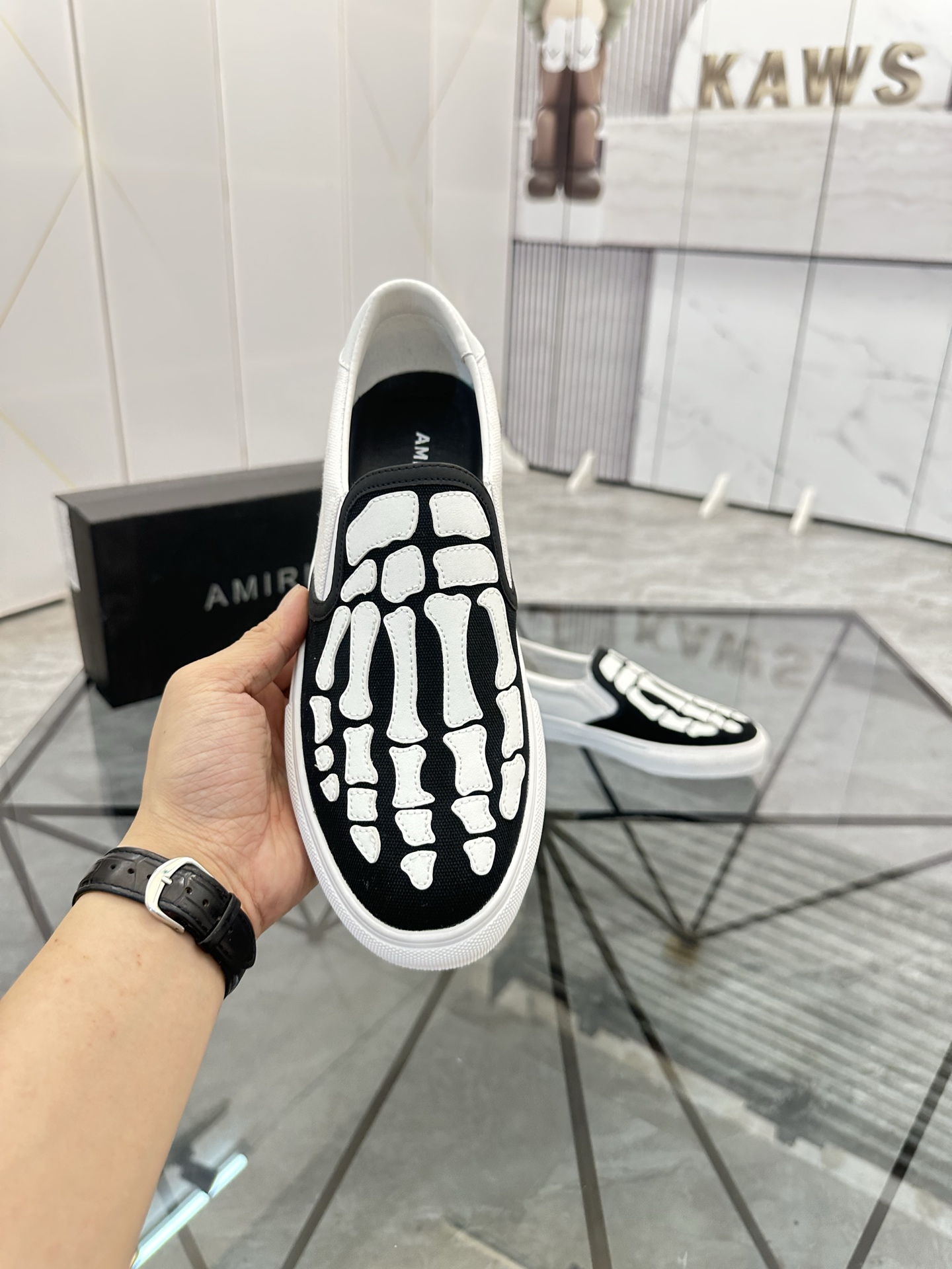 Precio de venta: 180 P Marca: AMIRI* [Emile*] EstribosTalla: 38-44 (37,45,46 disponible)Material: Pa